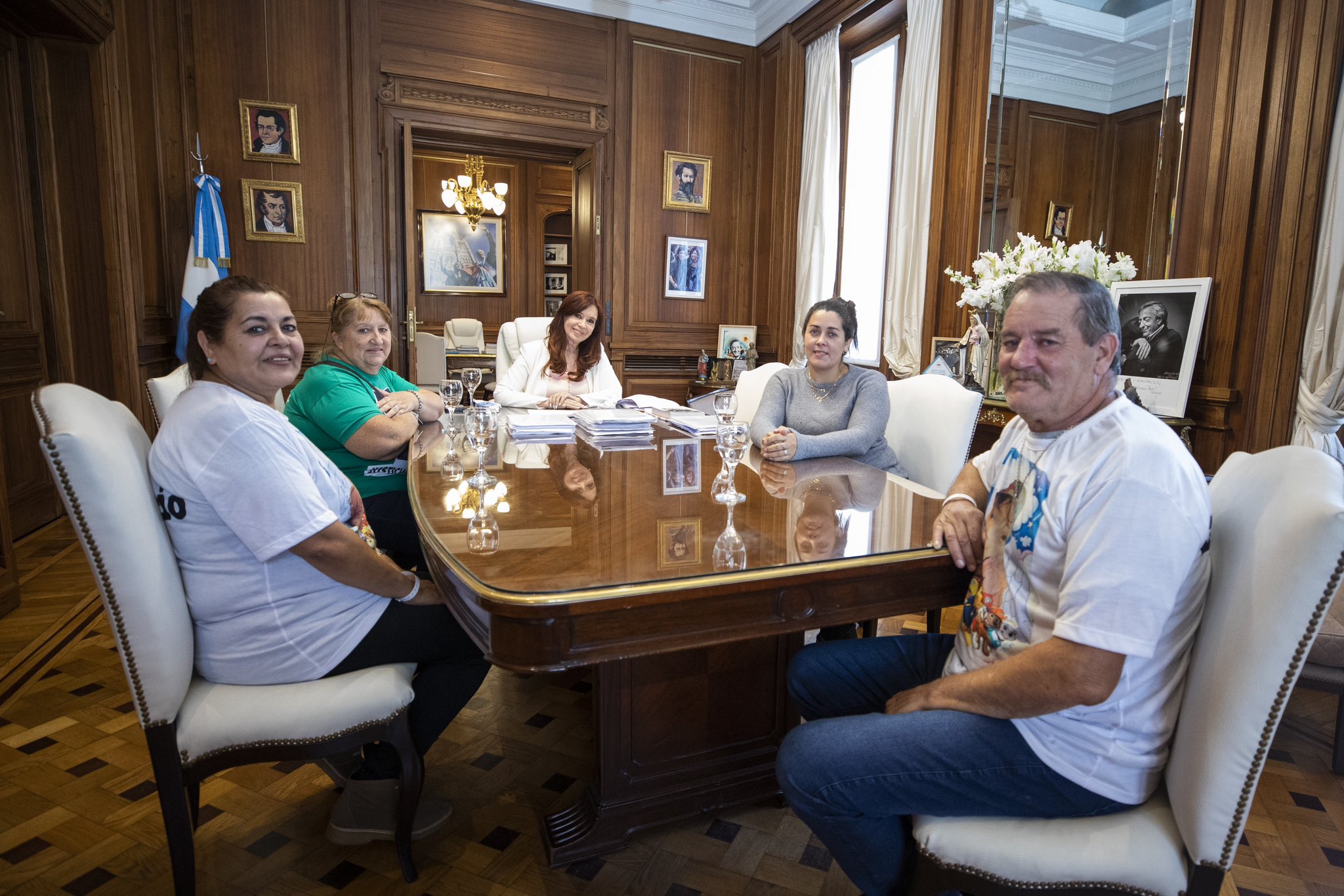 La foto del encuentro con los abuelos y tias del menor pampeano que Cristina Kirchner compartió en sus redes sociales