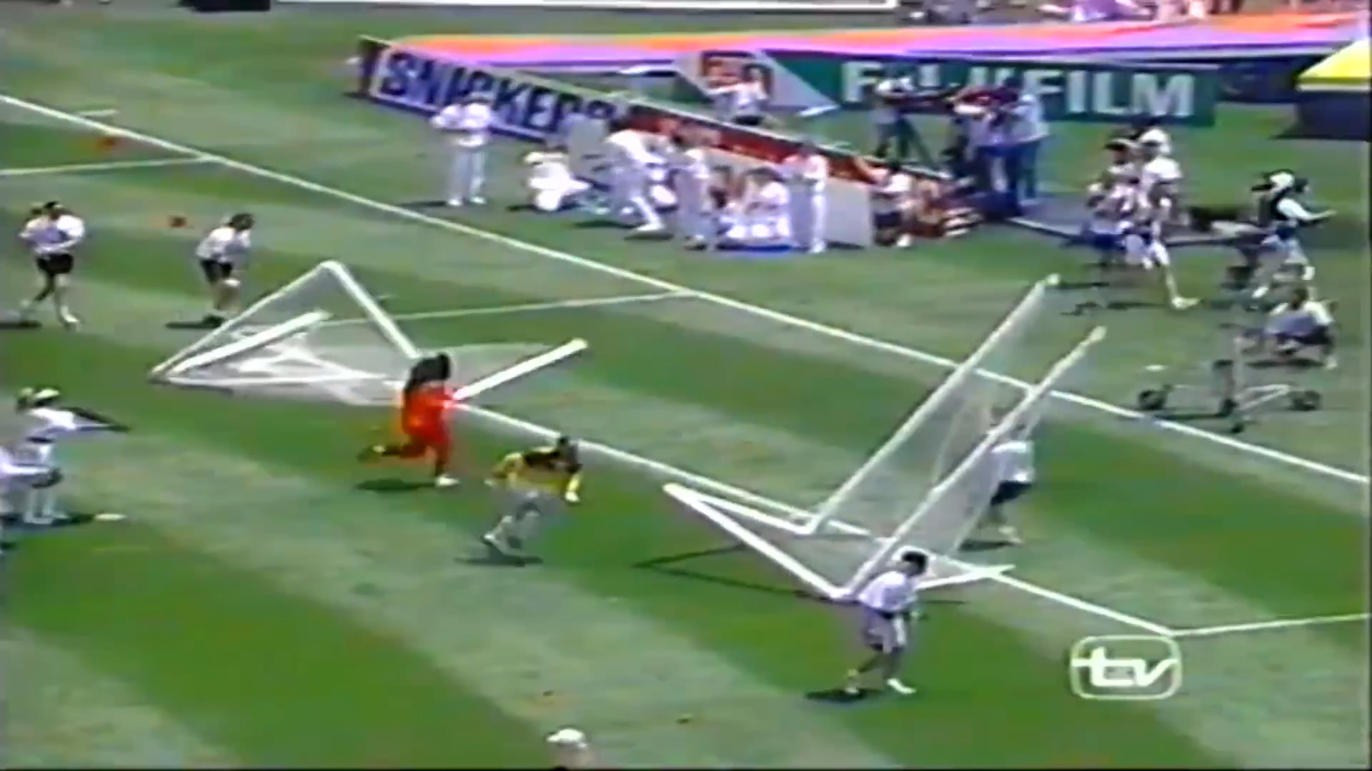 Un penal desviado, una ca&iacute;da y un show que qued&oacute; en la historia: la 