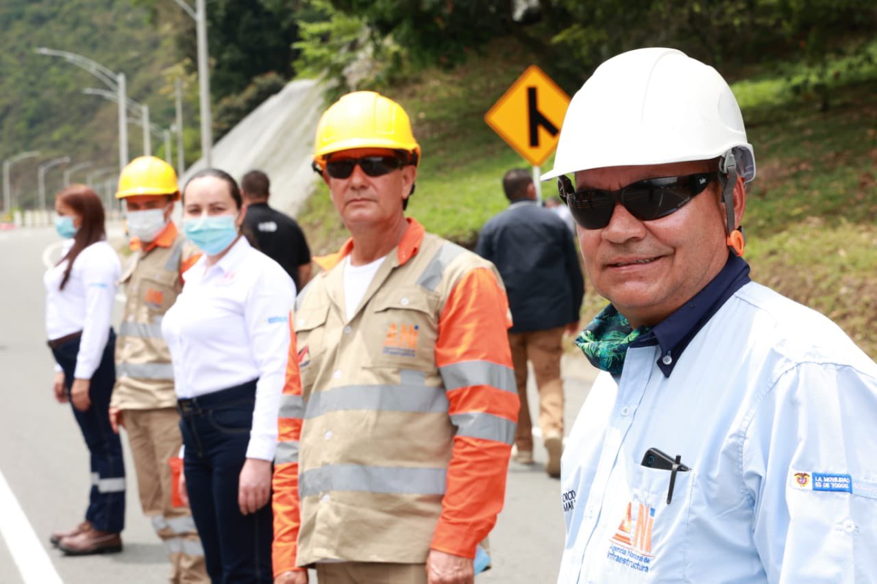 Gobierno Nacional entregó los primeros 19 km de la vía al mar en Antioquia