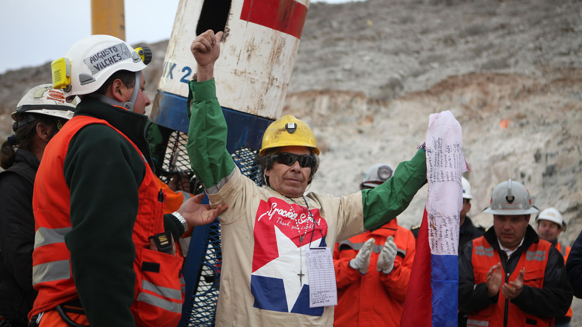 Desde los 33 de Chile hasta China, los rescates de mineros que avivan la esperanza de un milagro en México