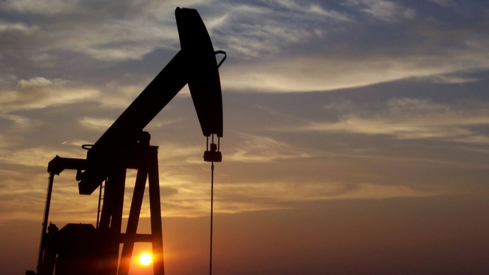 El precio del petr&oacute;leo cay&oacute; con fuerza por las perspectivas de un alto el fuego en Medio Oriente