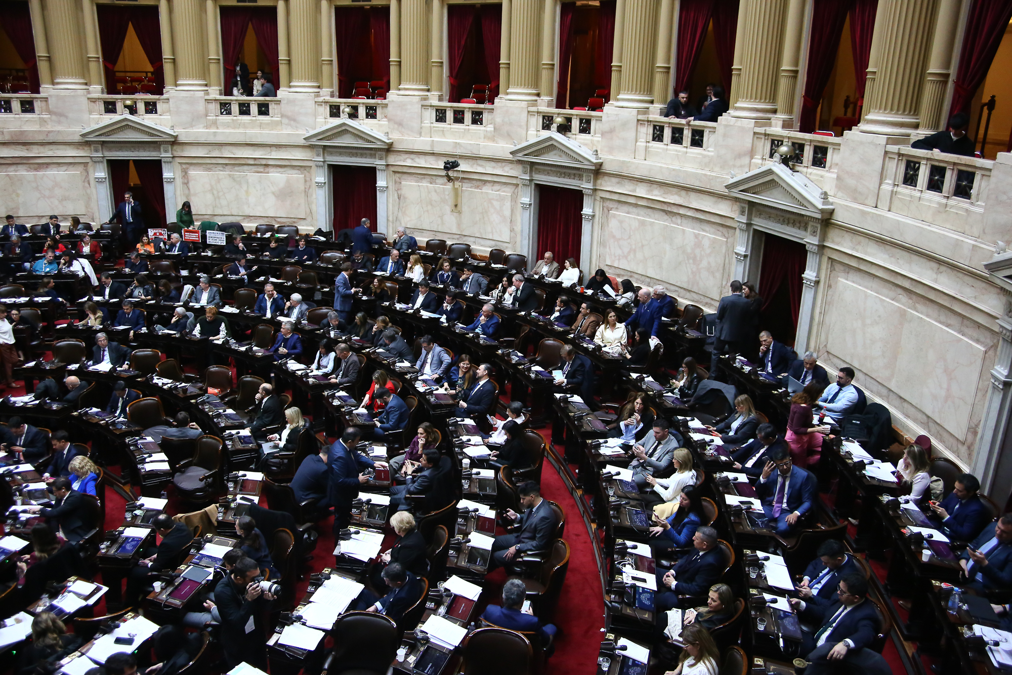 Diputados: tras la fallida sesión, la oposición expone en minoría por qué busca derogar el decreto 70