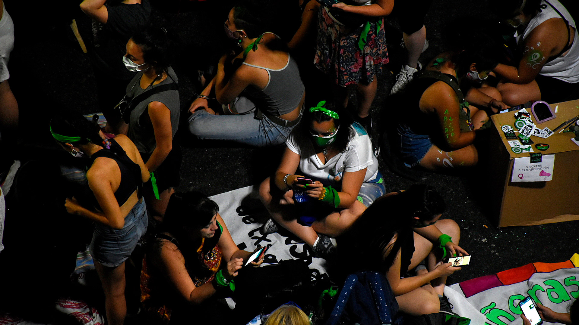 Con esperanza pero con prudencia, el sector verde se prepara para una larga noche de espera por el aborto legal