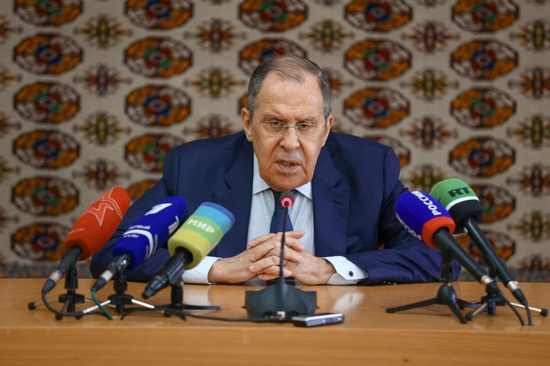 El Ministro de Asuntos Exteriores de Rusia, Sergei Lavrov, habla durante una sesión informativa antes de la Cumbre del Caspio en Ashgabat, Turkmenistán, el 28 de junio de 2022. Ministerio de Asuntos Exteriores de Rusia/Handout via REUTERS