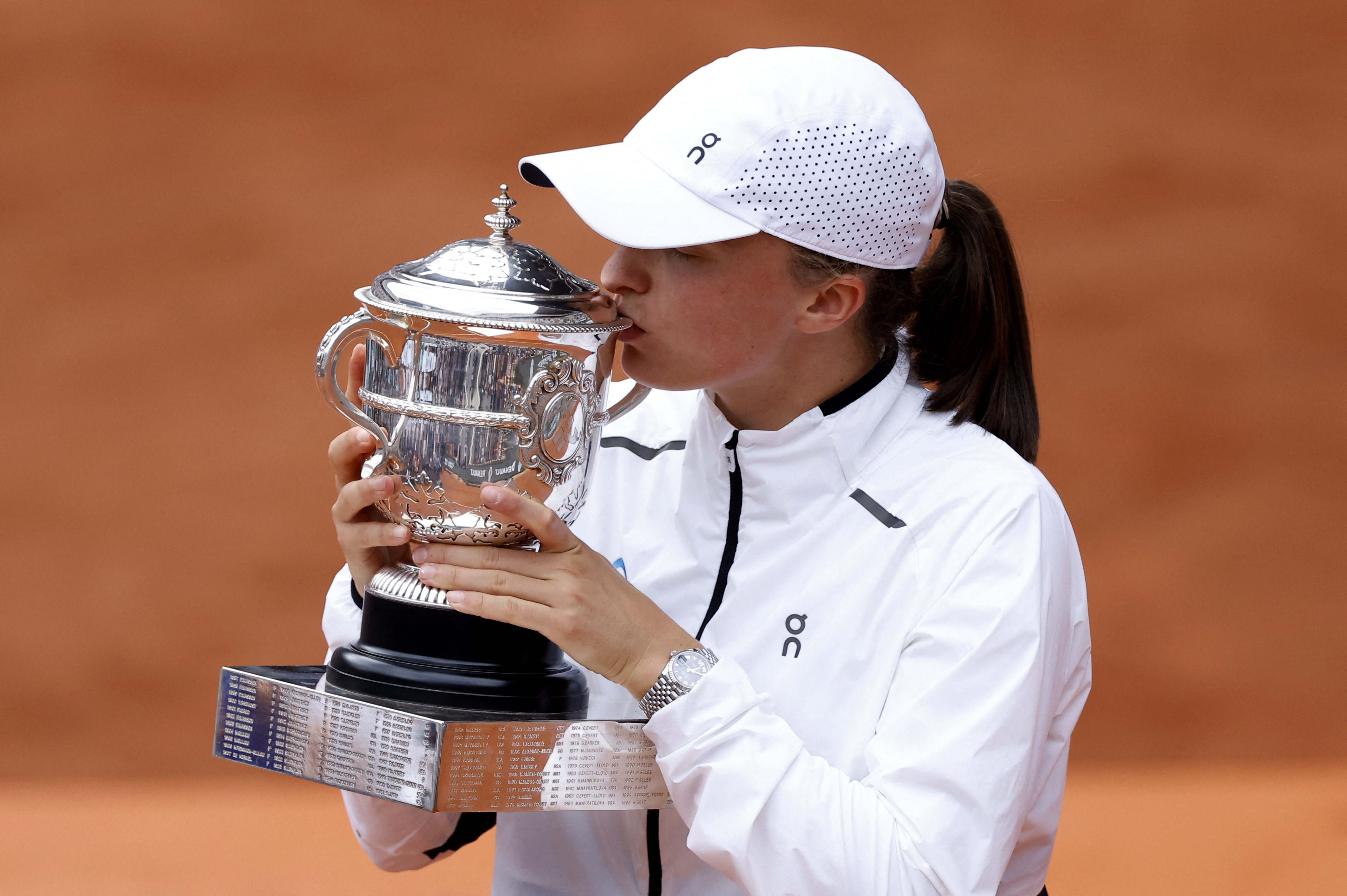 Iga Swiatek venció a Karolina Muchova en la final y ganó Roland Garros por tercera vez en su carrera