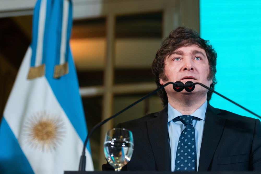 Exministro del Interior de Ecuador permanece detenido por ICE en un centro migratorio de Miami