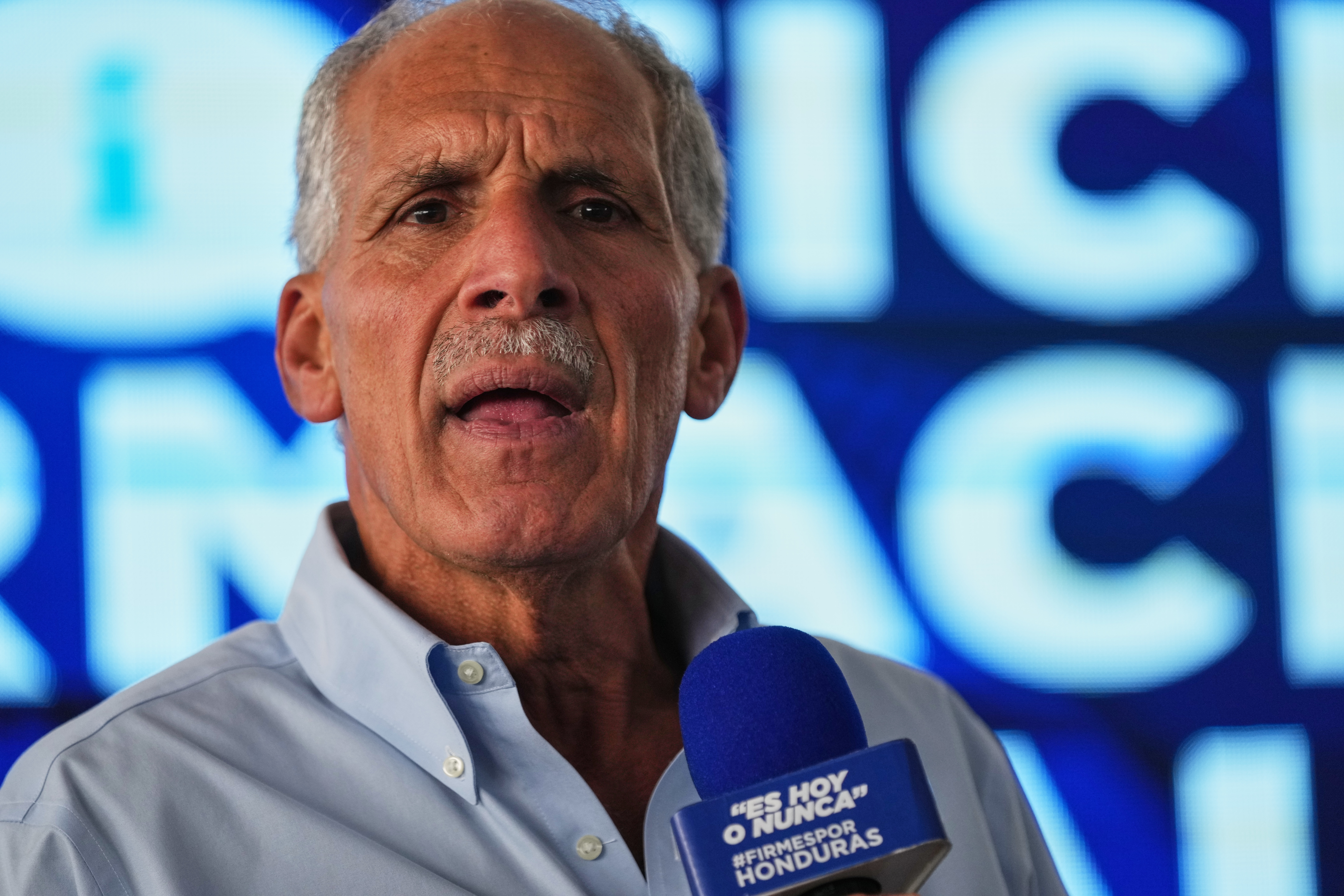 Madrugada accidentada: choques, vuelcos y un incendio durante los festejos de Navidad en CABA