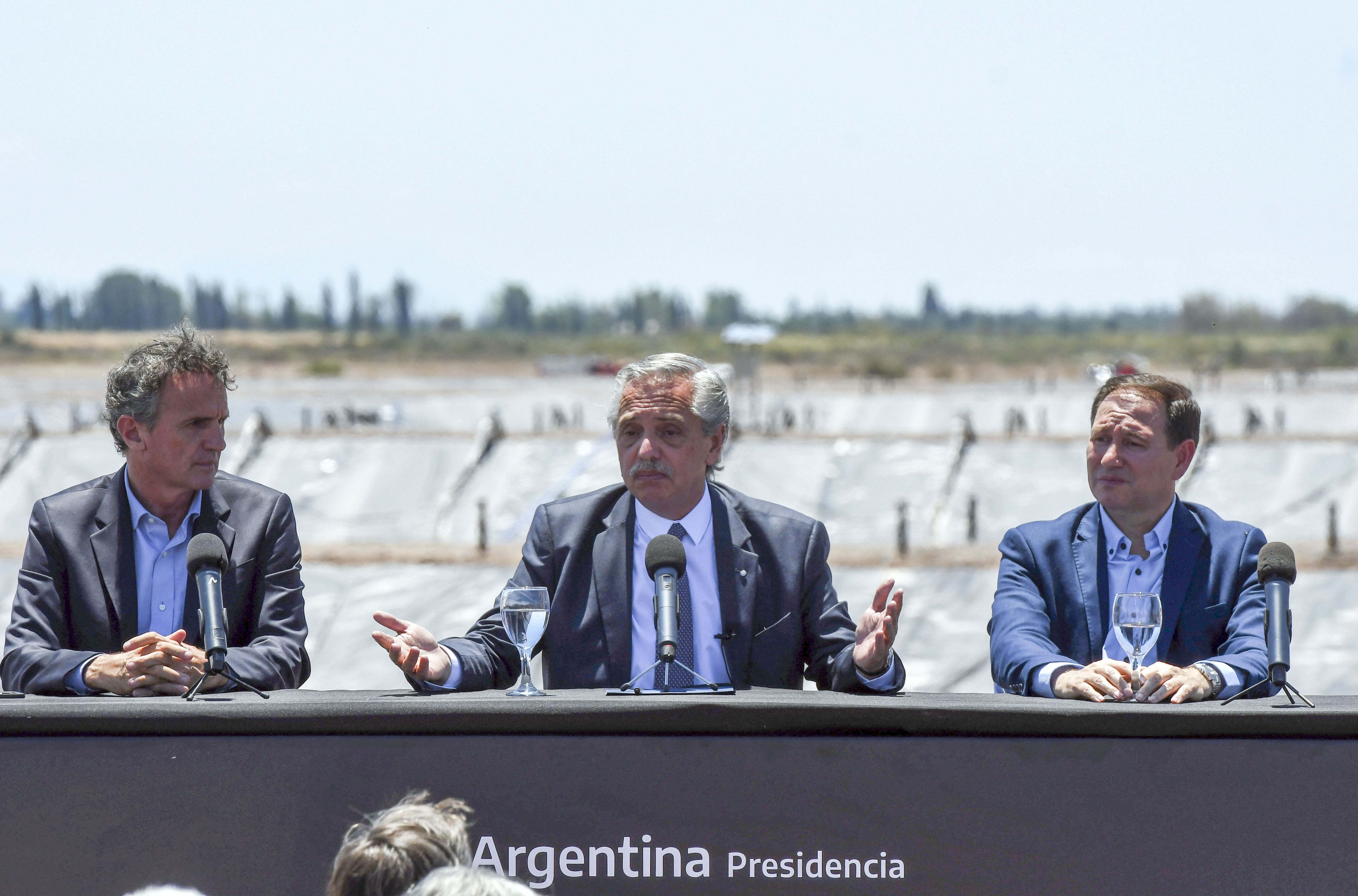 Alberto Fernández participó de la inauguración de la ampliación de la Planta Depuradora de Líquidos Cloacales, en la localidad de El Paramillo (Foto Télam)