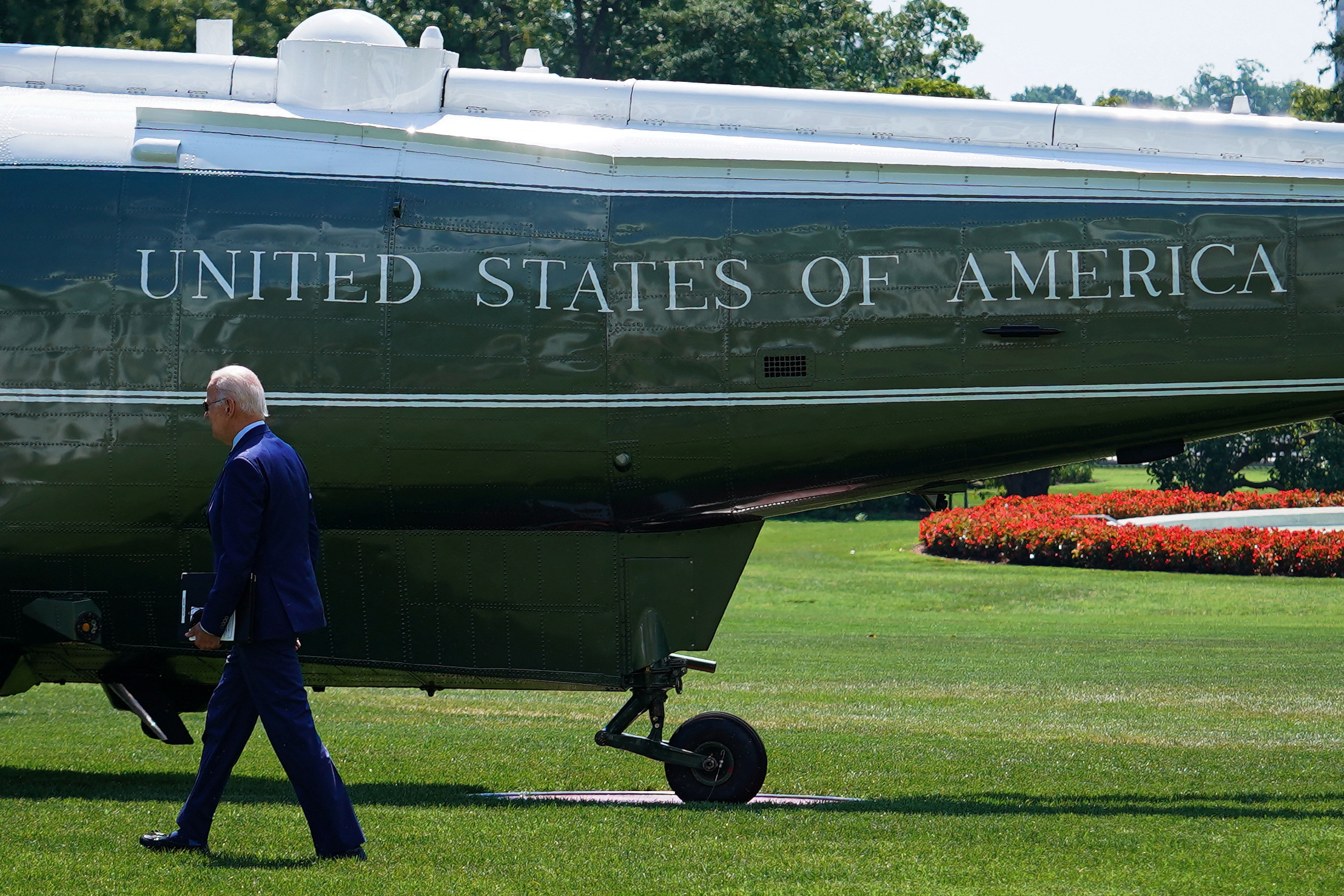 El presidente Joe Biden frente al avión Air Force One