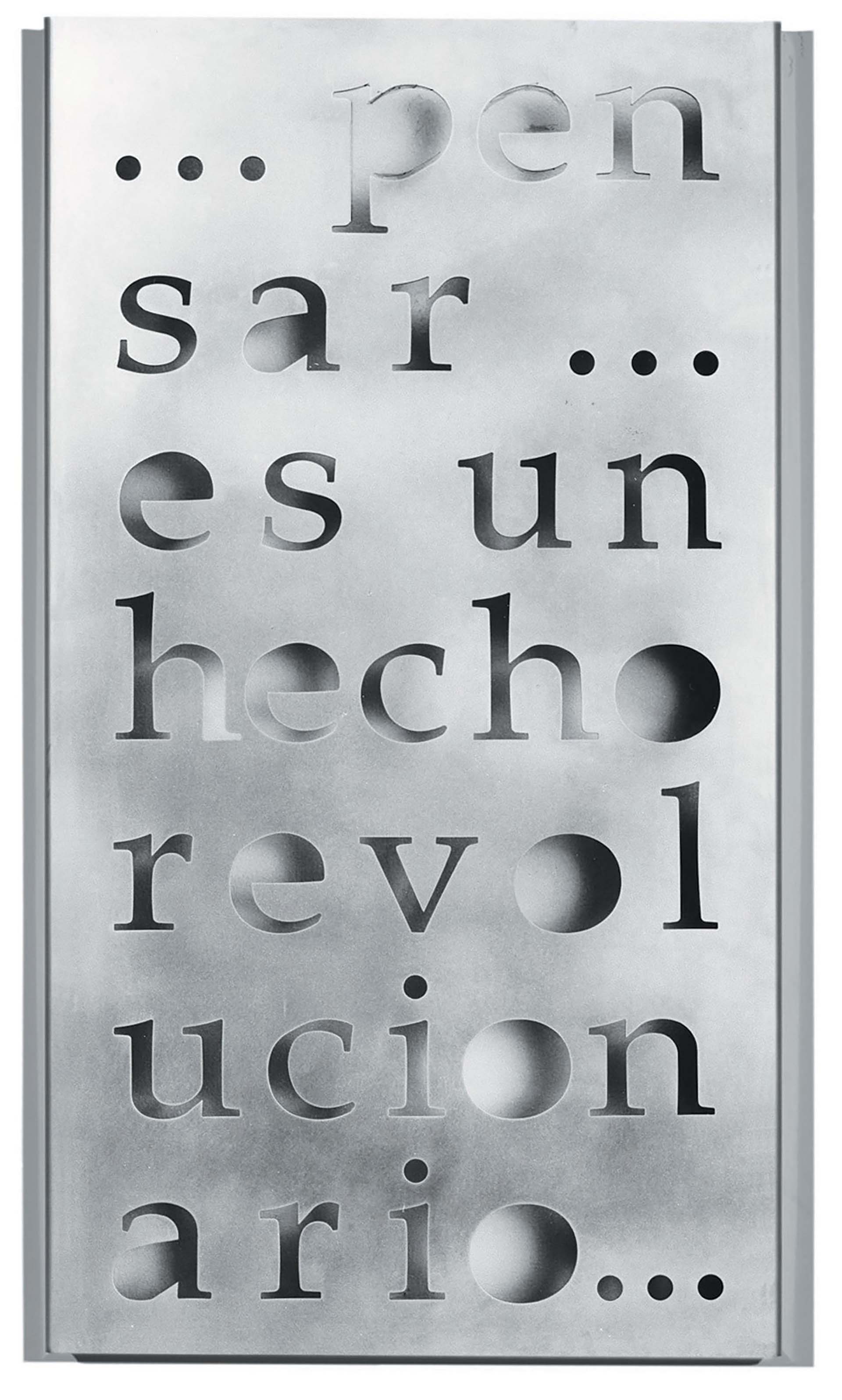 "Pensar es un hecho revolucionario", 2012, acero inoxidable, 110 x 60 cm, de Marie Orensanz