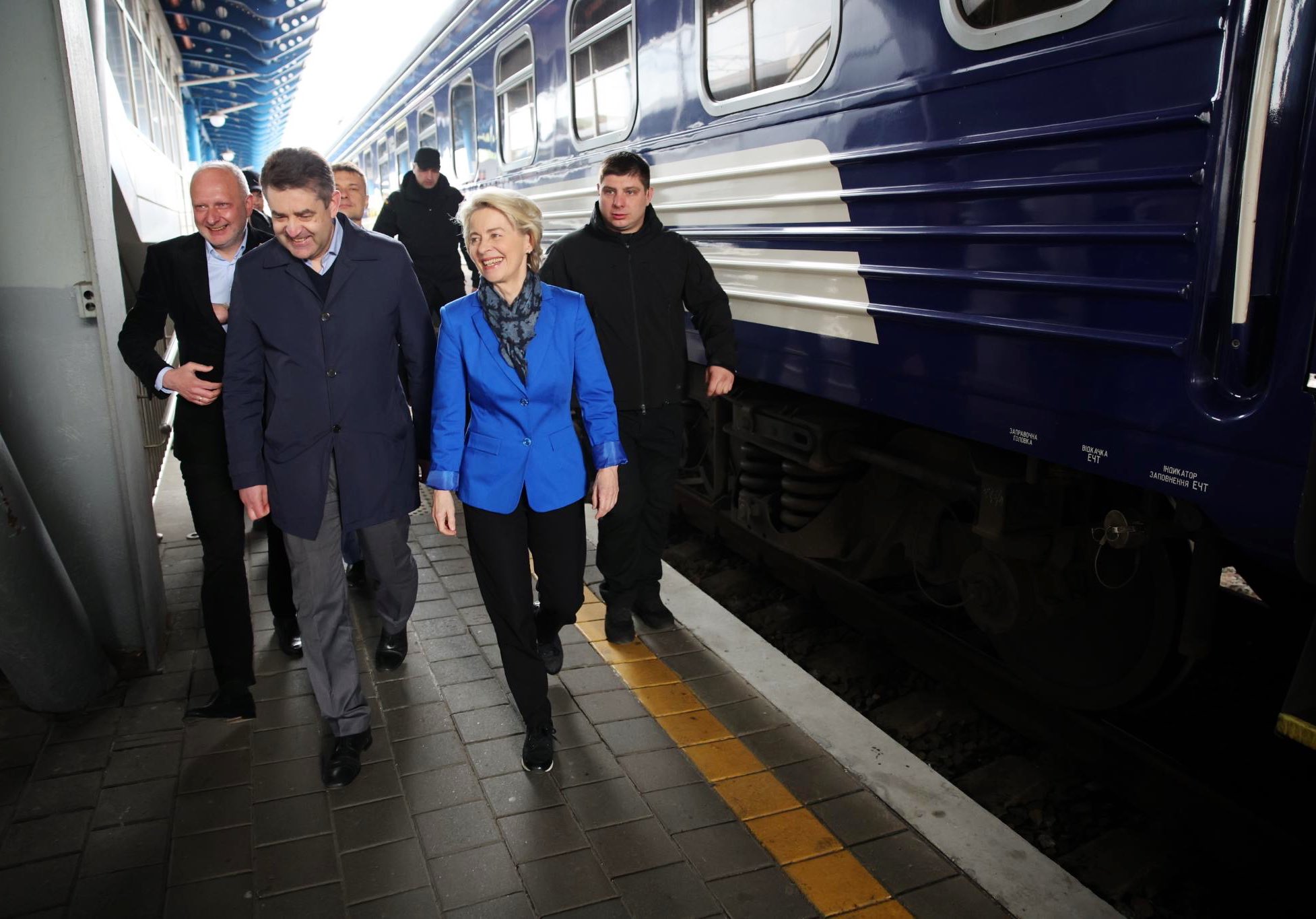 Ursula Von der Leyen llegó a Kiev para el inicio de las negociaciones de adhesión de Ucrania a la Unión Europea. 