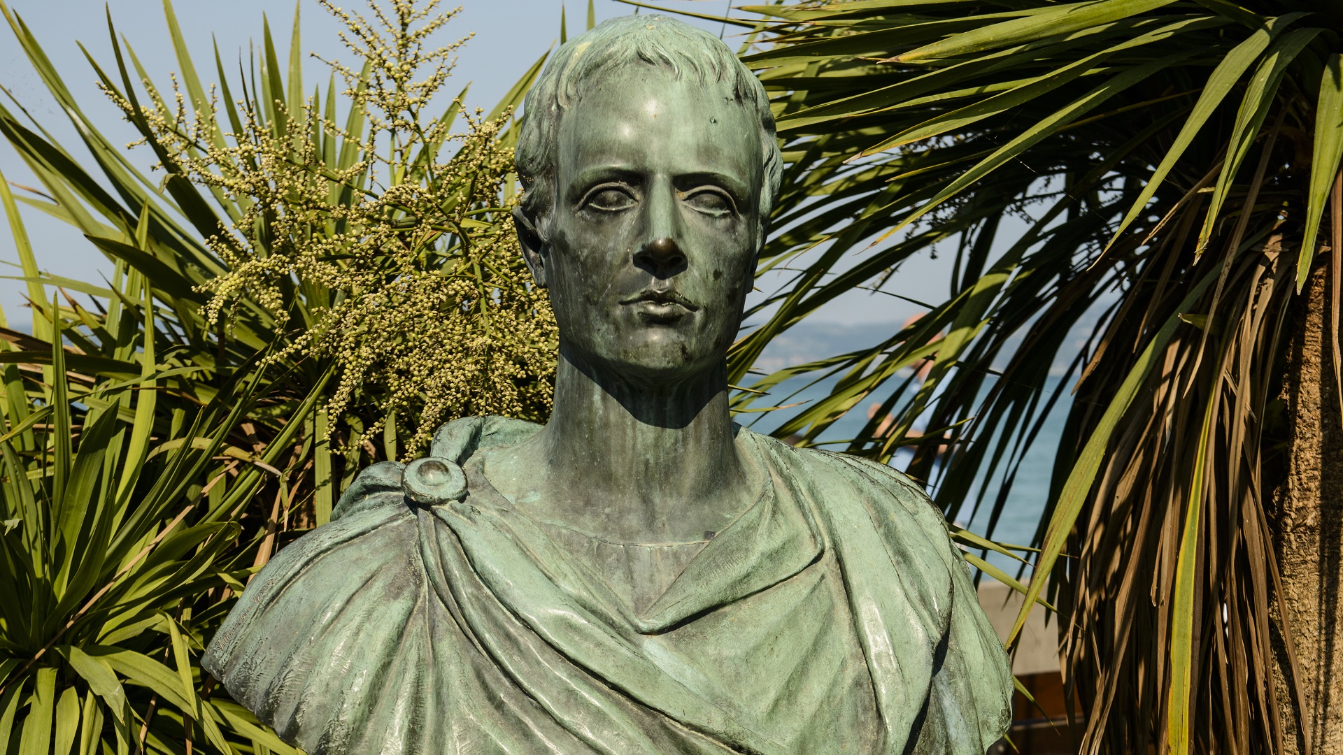 Catulo, poeta romano: "Conviene que el poeta sea casto y piadoso, pero sus versos no tienen ninguna necesidad de serlo"