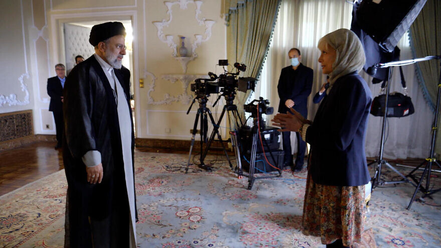 Raisi fue entrevistado por la corresponsal de CBS, Lesley Stahl, en el recinto presidencial en Teherán, el 13 de septiembre de 2022. El programa "60 Minutos" se emitió el pasado domingo. (Foto: CBS News)