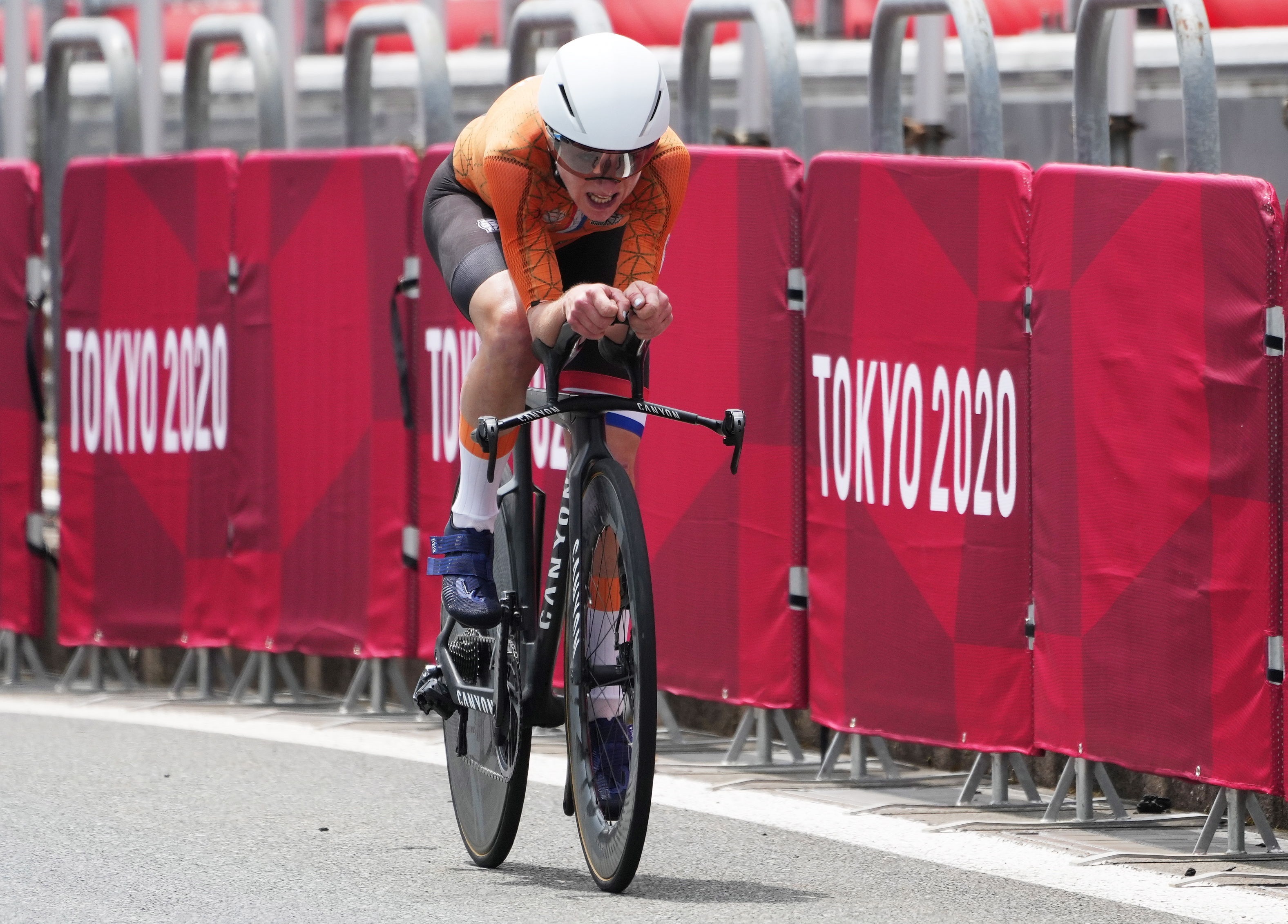 Annemiek van Vleuten of the Netherlands on her way to winning gold in the women's road cycling time trial at the Tokyo 2020 Olympic Games at the Fuji International Speedway in Oyama, Japan, 28 July 2021. EFE/EPA/CHRISTOPHER JUE
