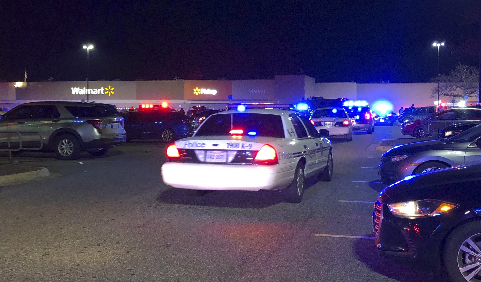 Masacre en un Walmart de Virginia: un atacante irrumpió con un arma y  asesinó a seis personas - Infobae