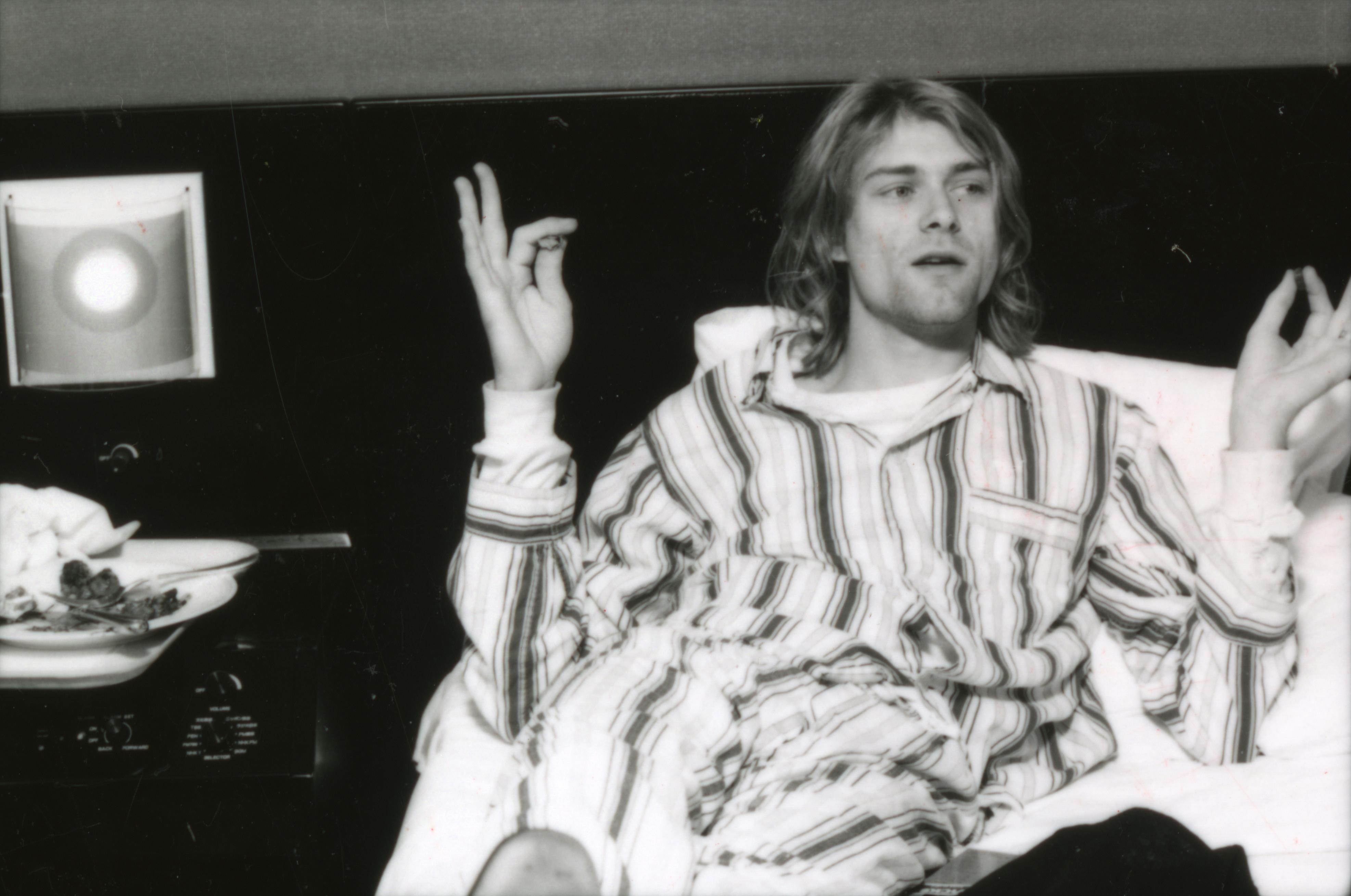 En sus últimas semanas de vida, Cobain intentó quitarse la vida dos veces. Fue internado y se escapó del lugar. Ya no se supo más de él.  (Photo by Gutchie Kojima/Shinko Music/Getty Images)