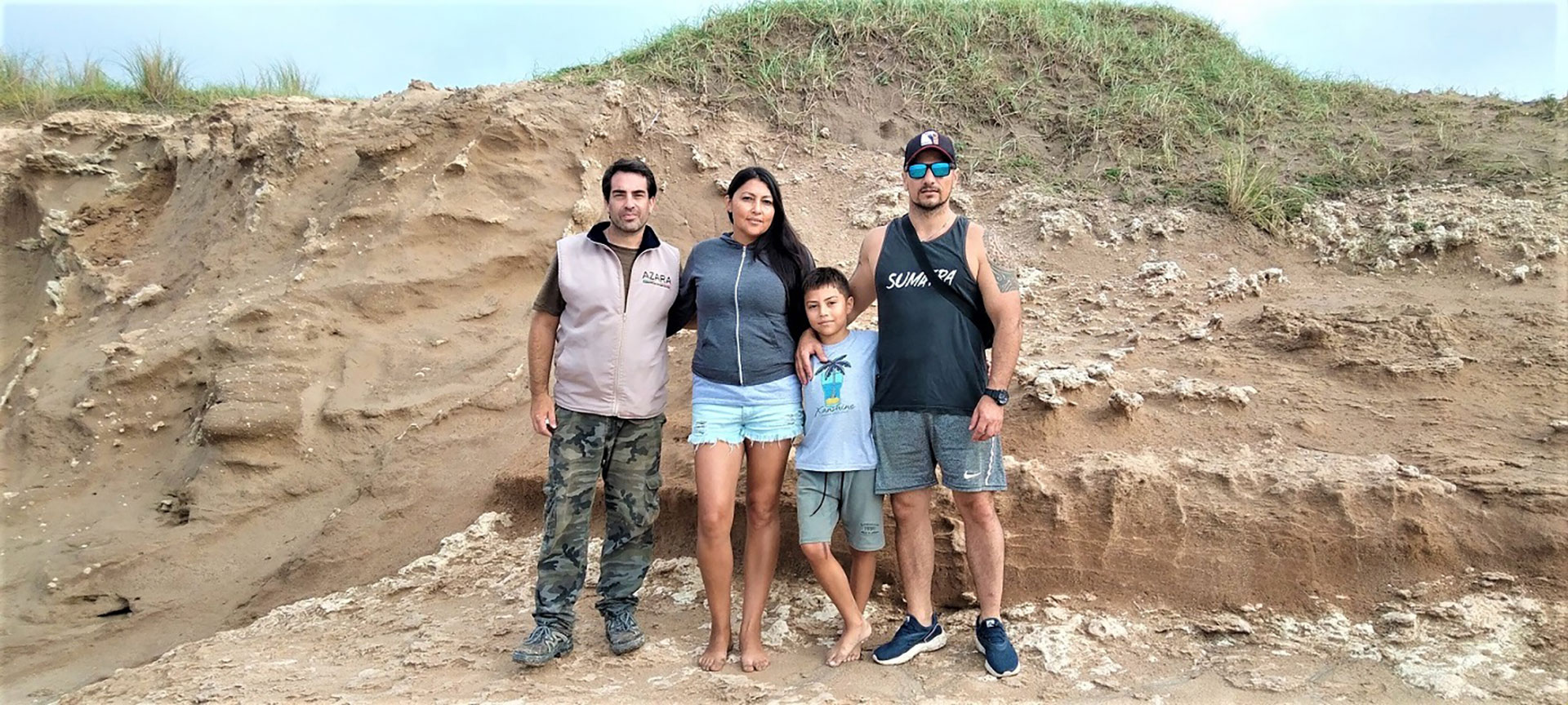 Bruno junto a sus padres luego del importante hallazgo