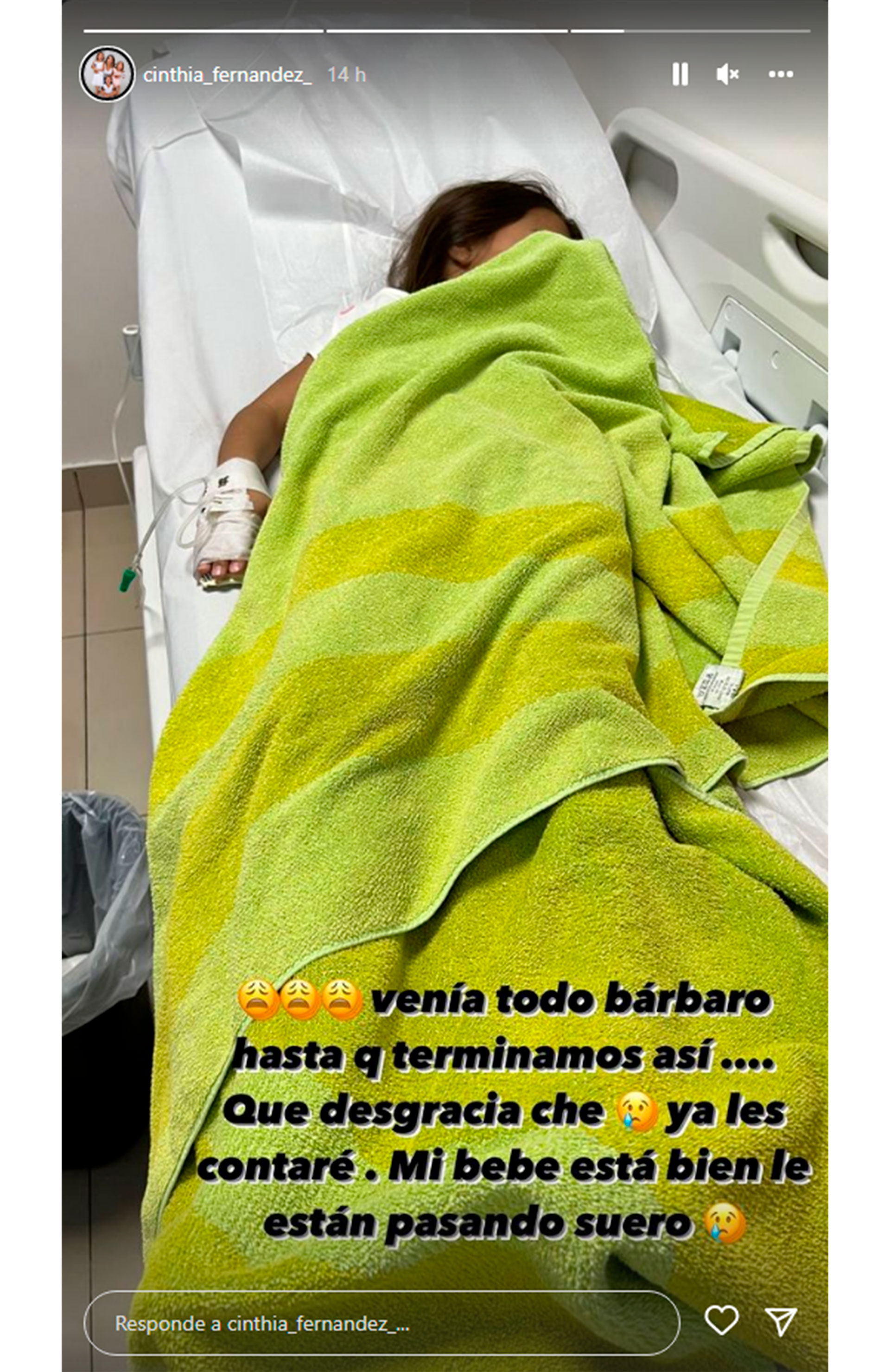 Cinthia Fernández compartió una foto de su hija en el hospital