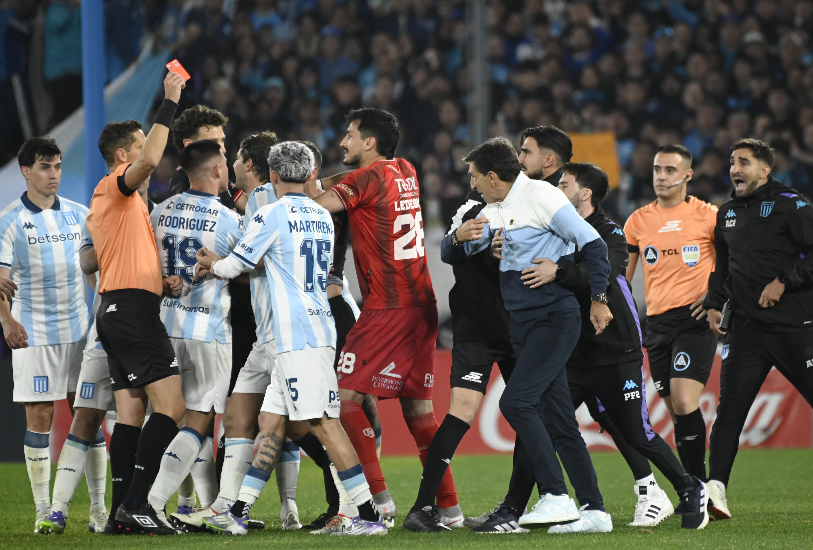 Se confirmó la sanción a Gustavo Costas tras su expulsión en la derrota de Racing ante Barracas Central 