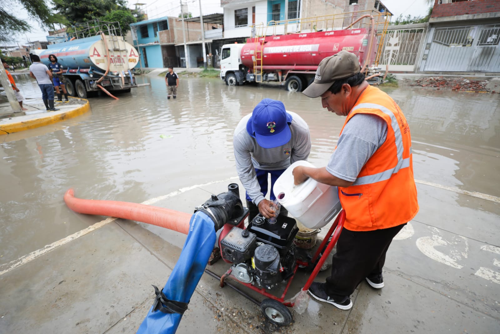 Lluvias intensas inundan las calles de Piura.  | MVCS