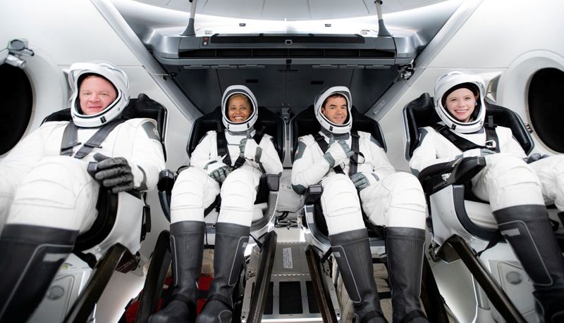 SpaceX: El exitoso primer vuelo tripulado solo con turistas a bordo 