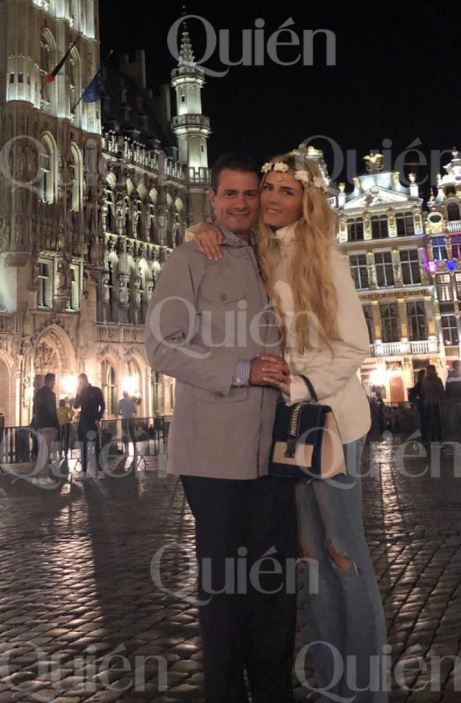 La revista Quien publicó una instantánea donde Ruiz y Peña Nieto presumen su amor por las calles de Bruselas, en Bélgica. (Foto: Quien)