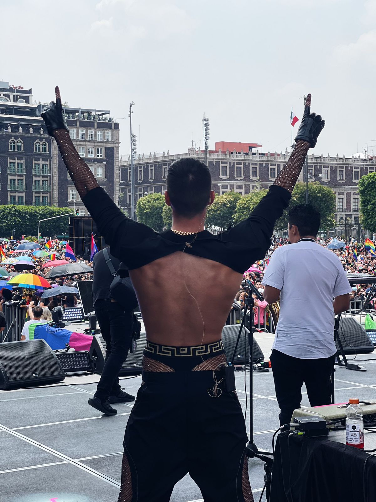 Fue el conductor oficial del evento
(Foto: Instagram/@robertocarlo)
