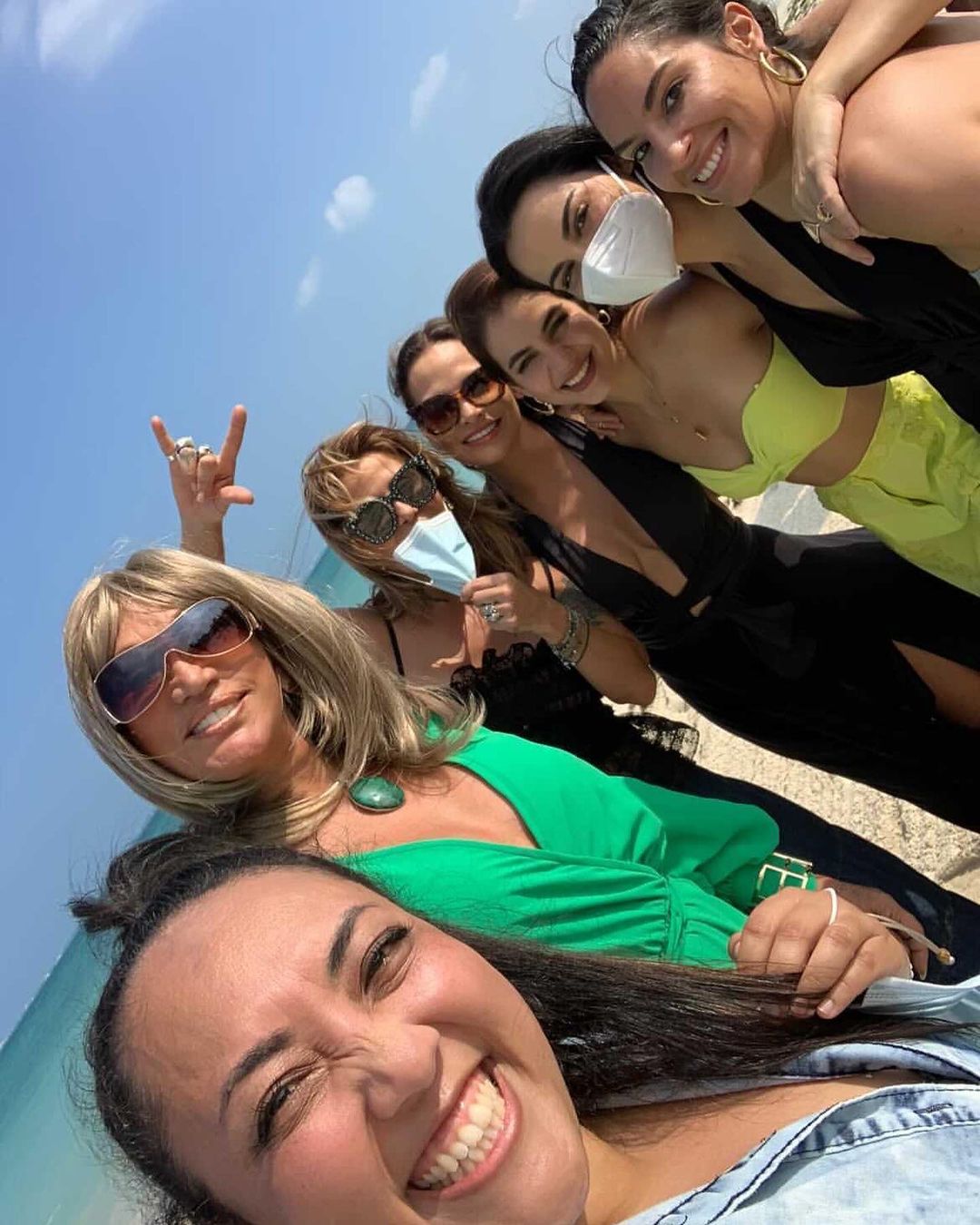 A la segunda temporada de la serie también fueron invitadas Laura León y la comediante Michelle Rodríguez (Foto: Instagram @aleguzmanmx)