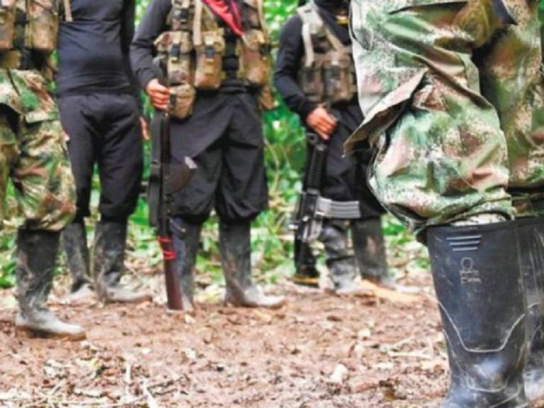 Imagen de archivo de grupos armados en Colombia. Advierten alianza entre el ELN y disidencias de las Farc para atacar al Clan del Golfo, en El Bagre, Antioquia. Colprensa