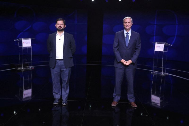 Con masivas actividades en Santiago, los candidatos presidenciales Gabriel Boric y José Antonio Kast finalizan hoy sus campañas a La Moneda.