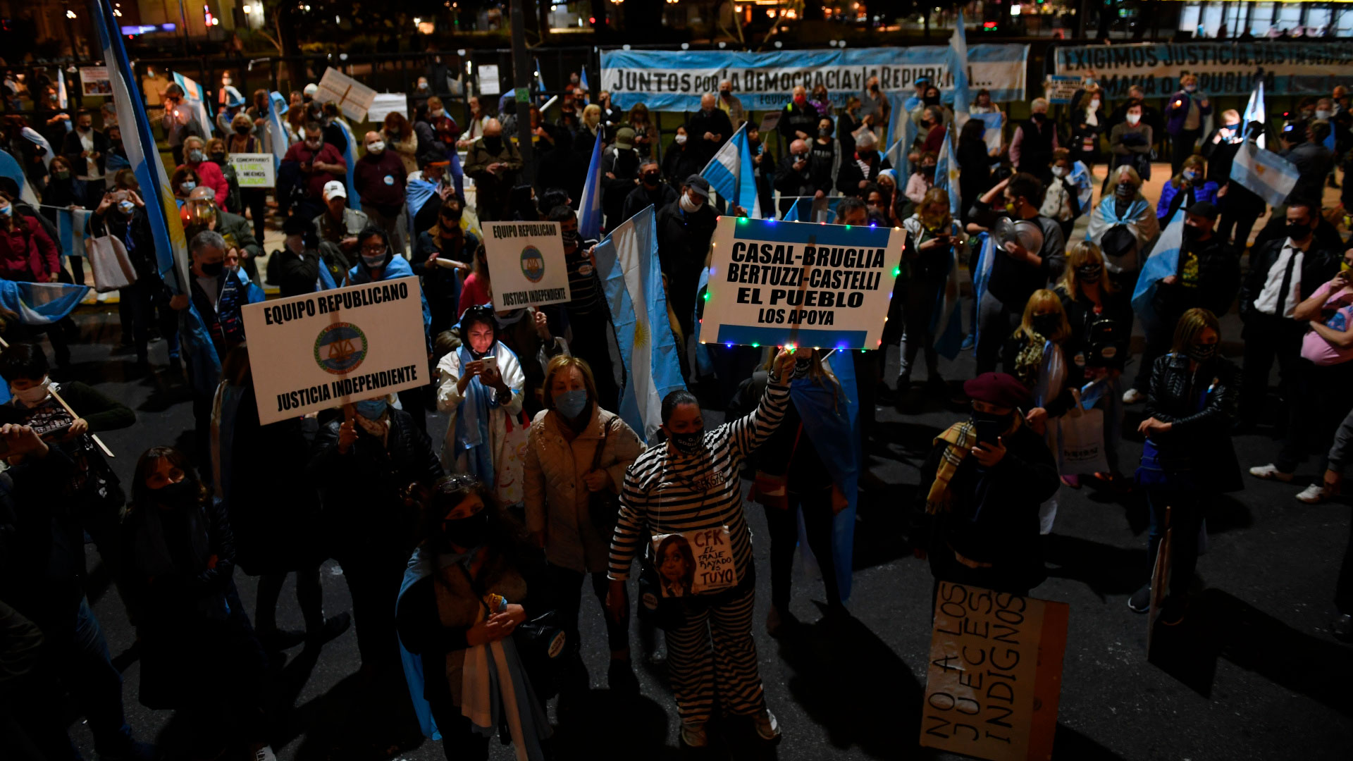 Muchos carteles y consignas estaban dirigidos contra la vicepresidenta Cristina Kirchner (Maximiliano Luna)