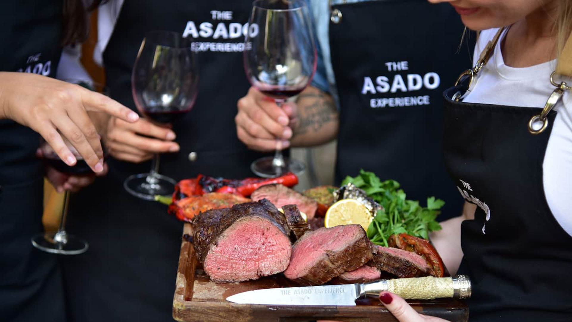 El asado argentino no significa únicamente la mejor carne del mundo, también un ritual de unión repleto de vivencias compartidas (Foto: @the_asado_experience)