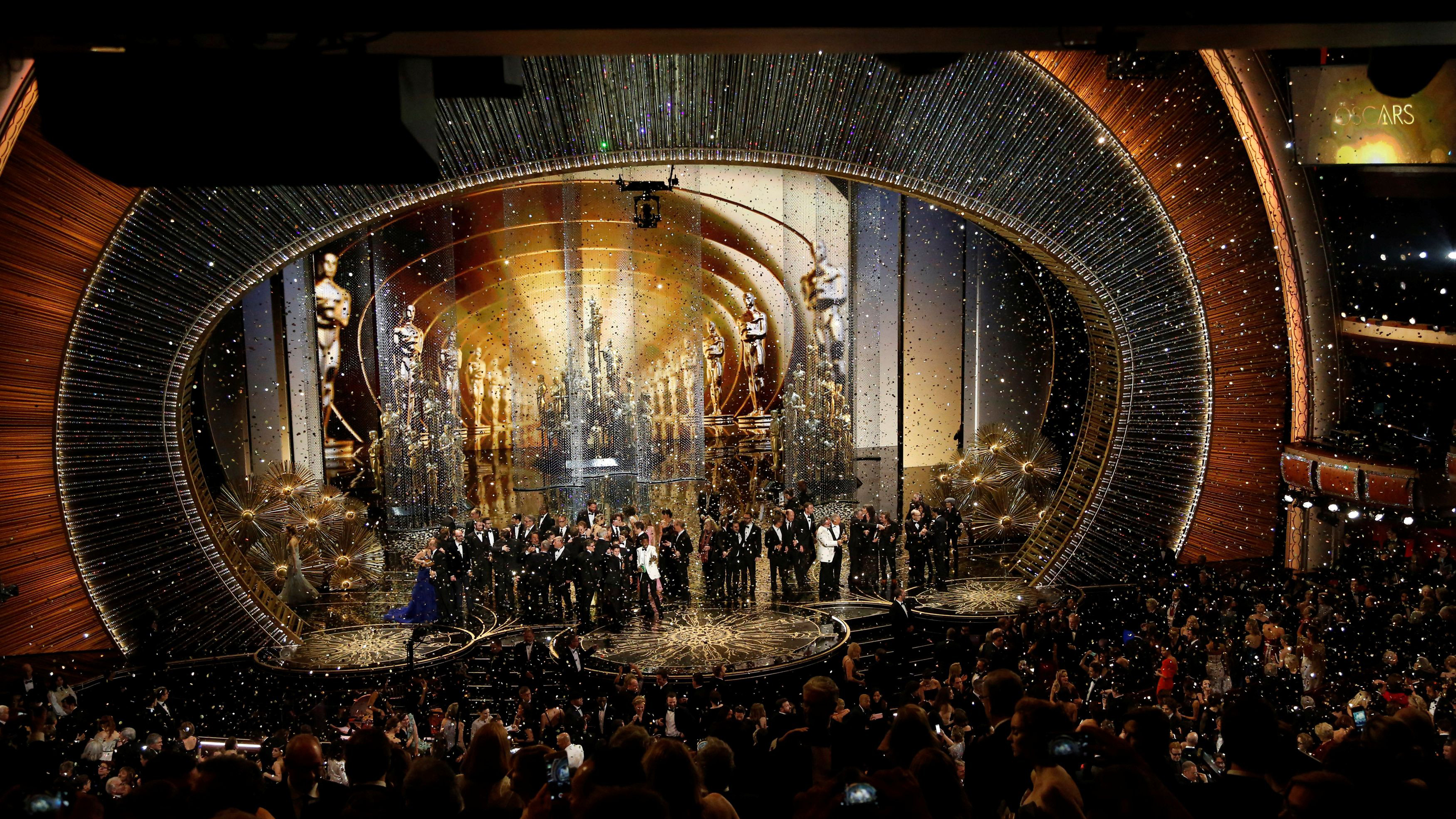 Ganadores de los Premios Oscar en el escenario durante la Ceremonia número 88 en Los Premios de la Academia en Hollywood, California. El 28 Febrero 2016 (Archivo DEF)