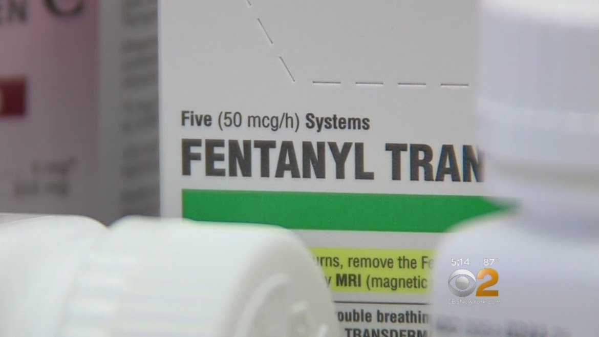 Una caja con seis ampolletas de fentanilo puede costar entre los 400 y los mil 400 pesos (CBS/Youtube)