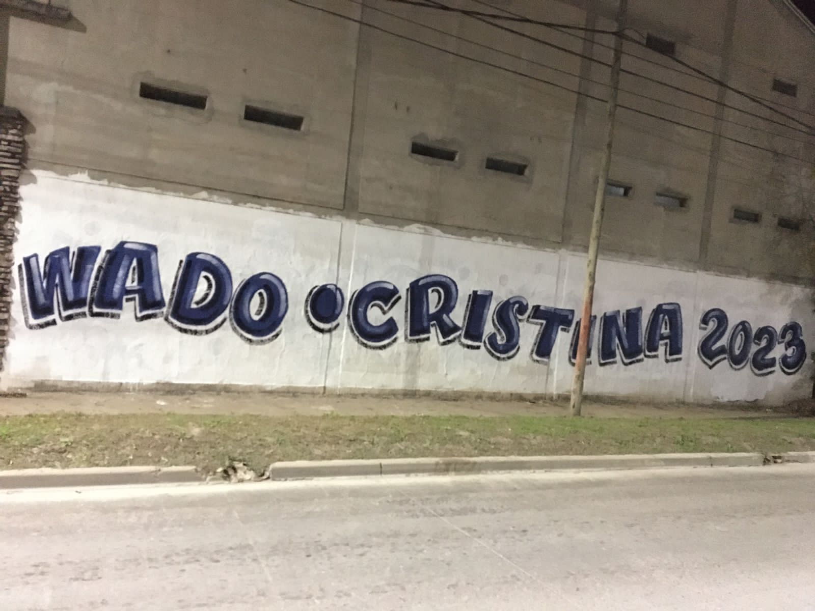 Las pintadas que piden por la candidatura de "Wado" De Pedro 