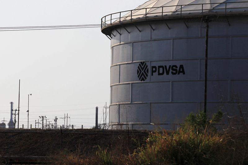 Foto de archivo del logo de PDVSA en una instalación de la empresa en Lagunillas, Venezuela [29 de enero de 2019] (Reuters/ Isaac Urrutia)