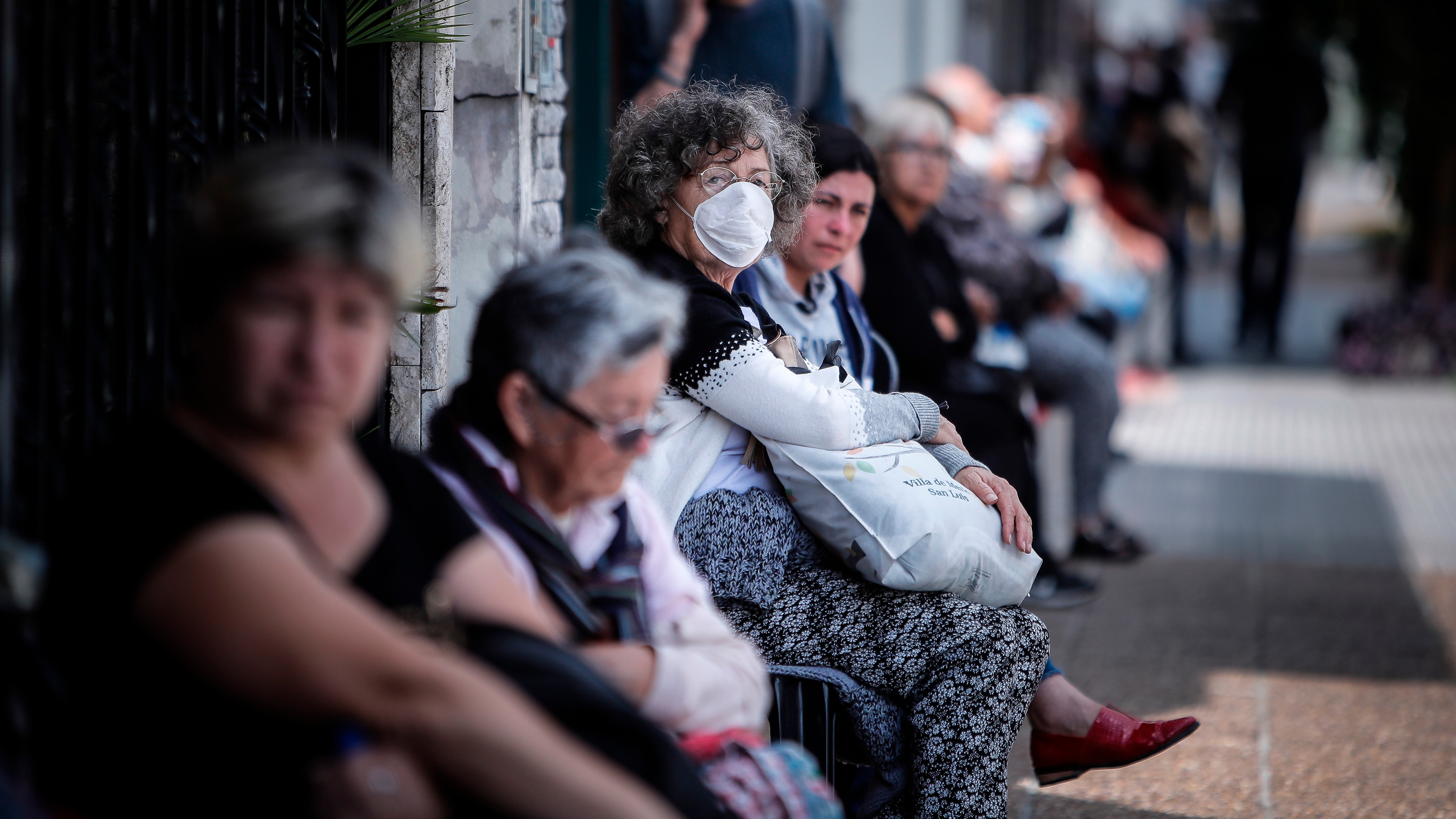Older adults have been one of the groups most affected by COVID (EFE/Juan Ignacio Roncoroni)