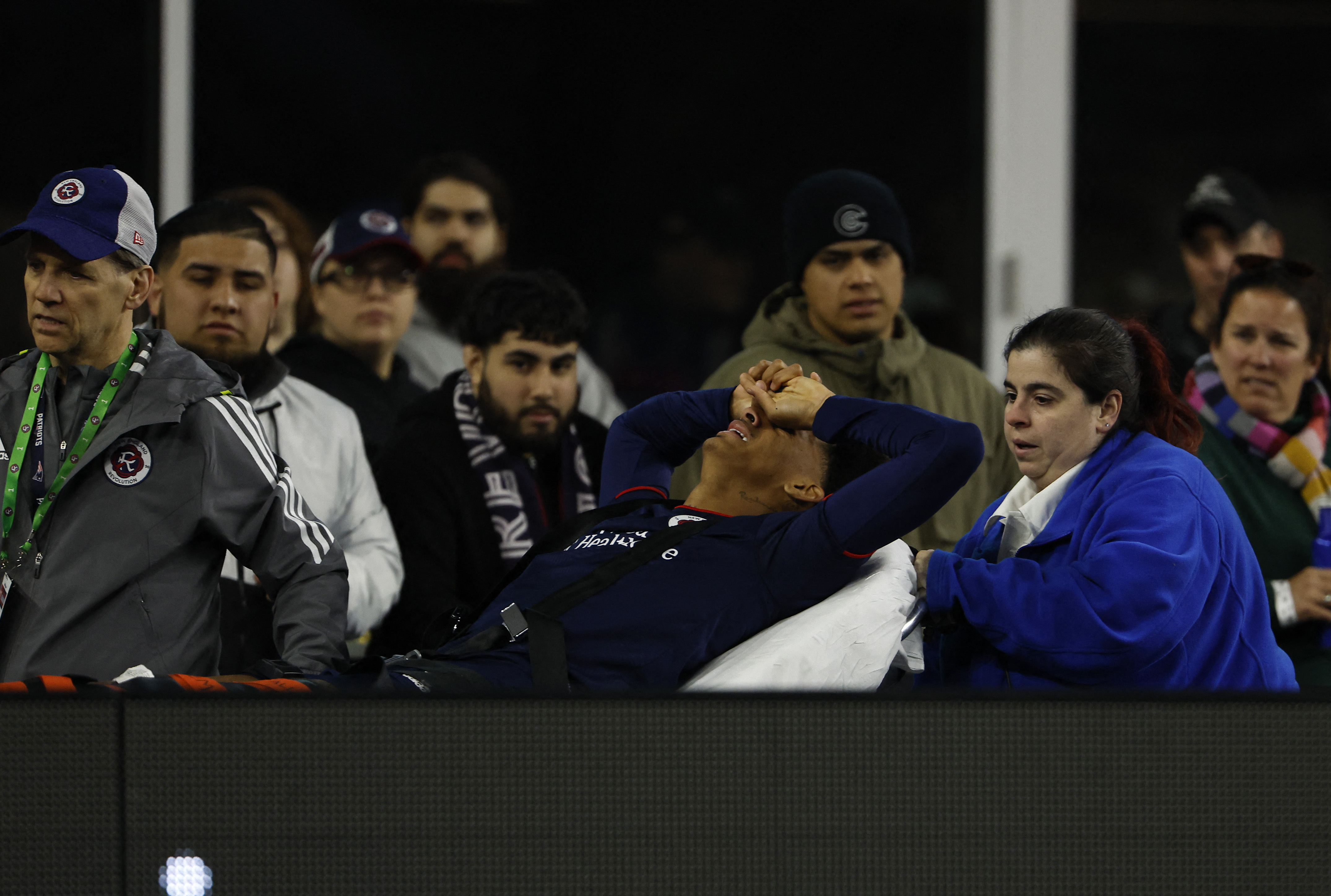 Se encienden las alarmas en la selección Colombia:  jugador se lesionó y abandonó el terreno de juego en camilla y llorando