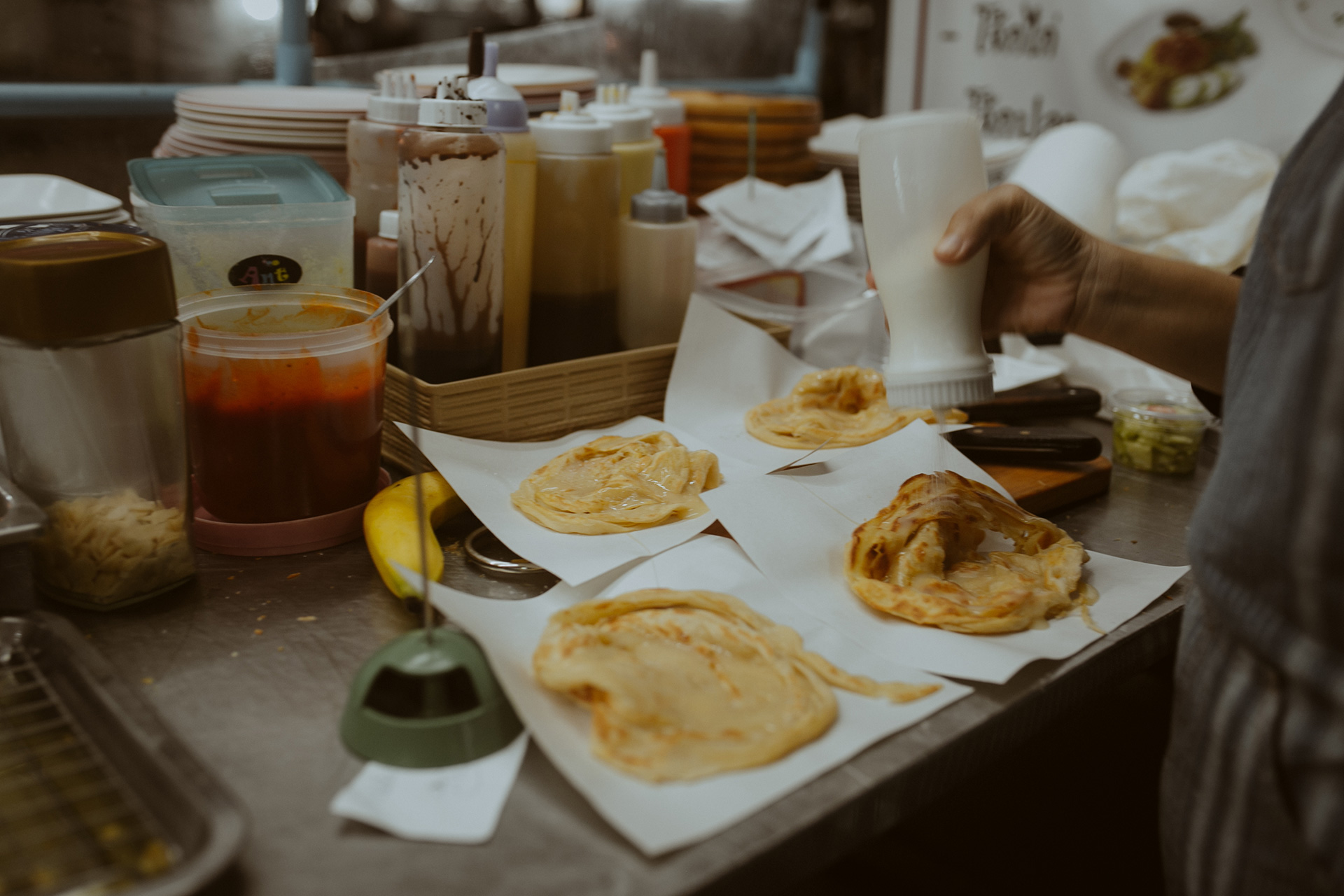 Desde México hasta India, algunas más fáciles y otras más difíciles de preparar, lo cierto es que la comida callejera ocupa un lugar muy especial en el corazón de todo viajero (Getty Images)