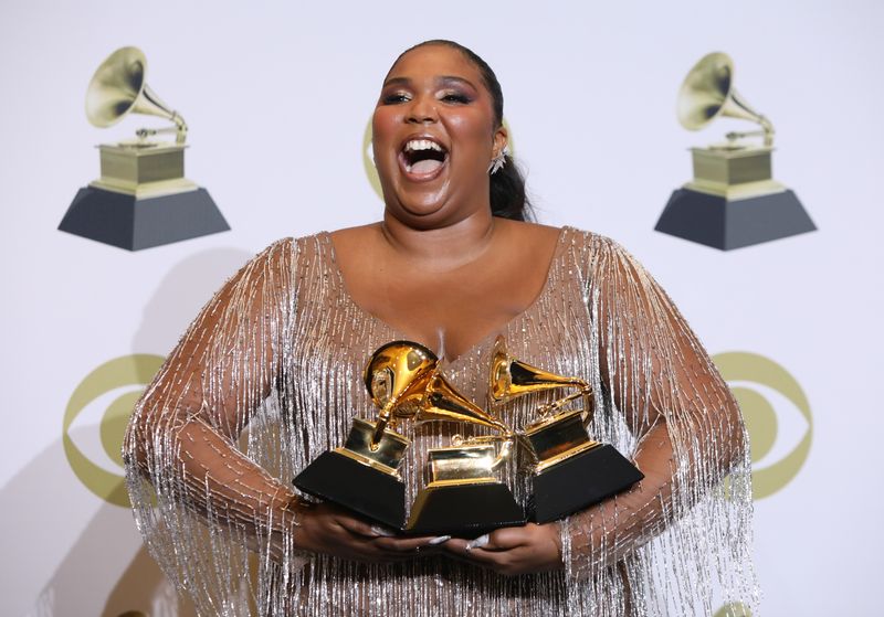 Lizzo holding her much-desired awards at the 62nd Grammy Awards.  REUTERS/Monica Almeida