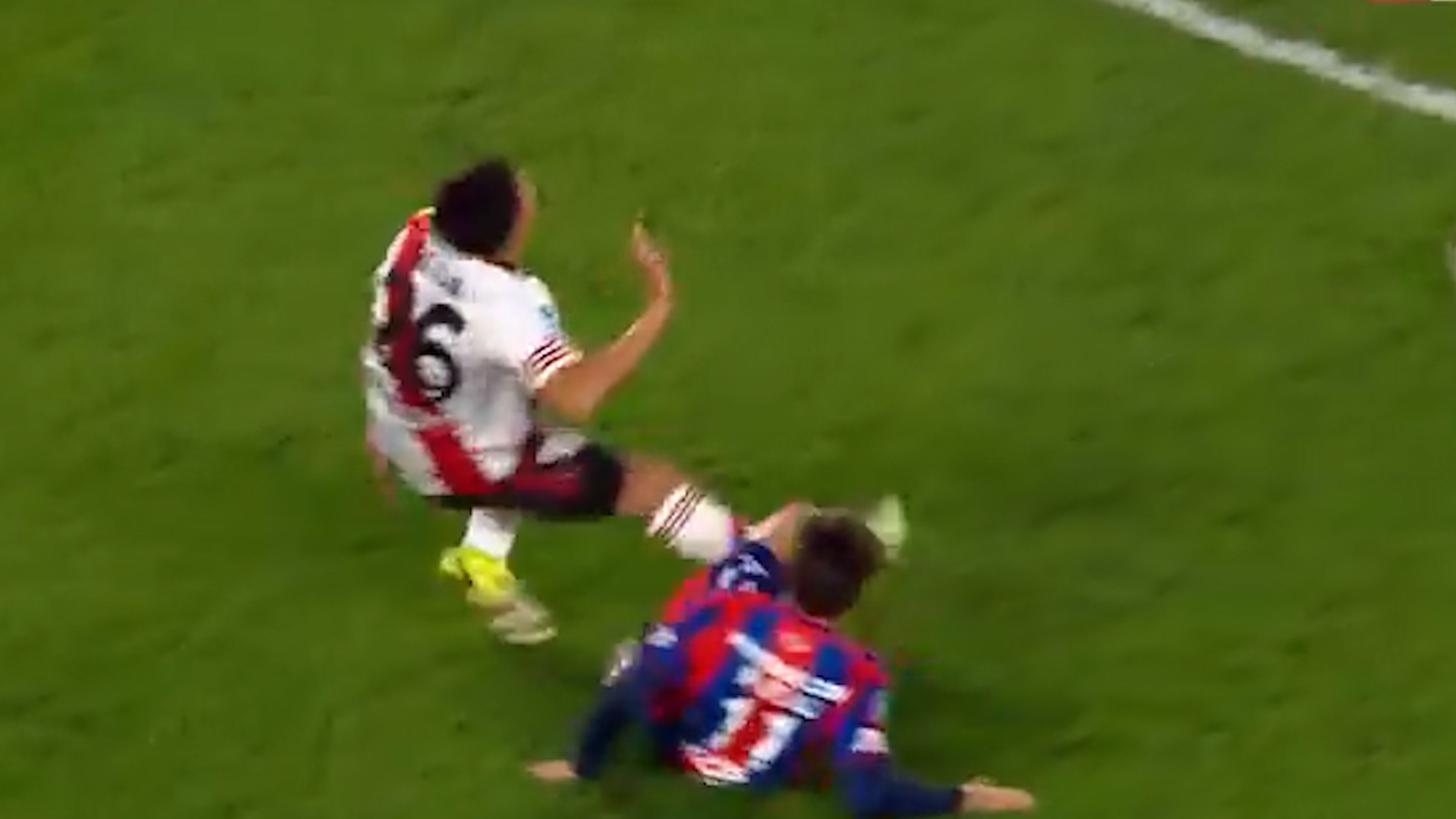 La lupa sobre la expulsi&oacute;n de Mat&iacute;as Reali que dej&oacute; a San Lorenzo con diez jugadores frente a River Plate