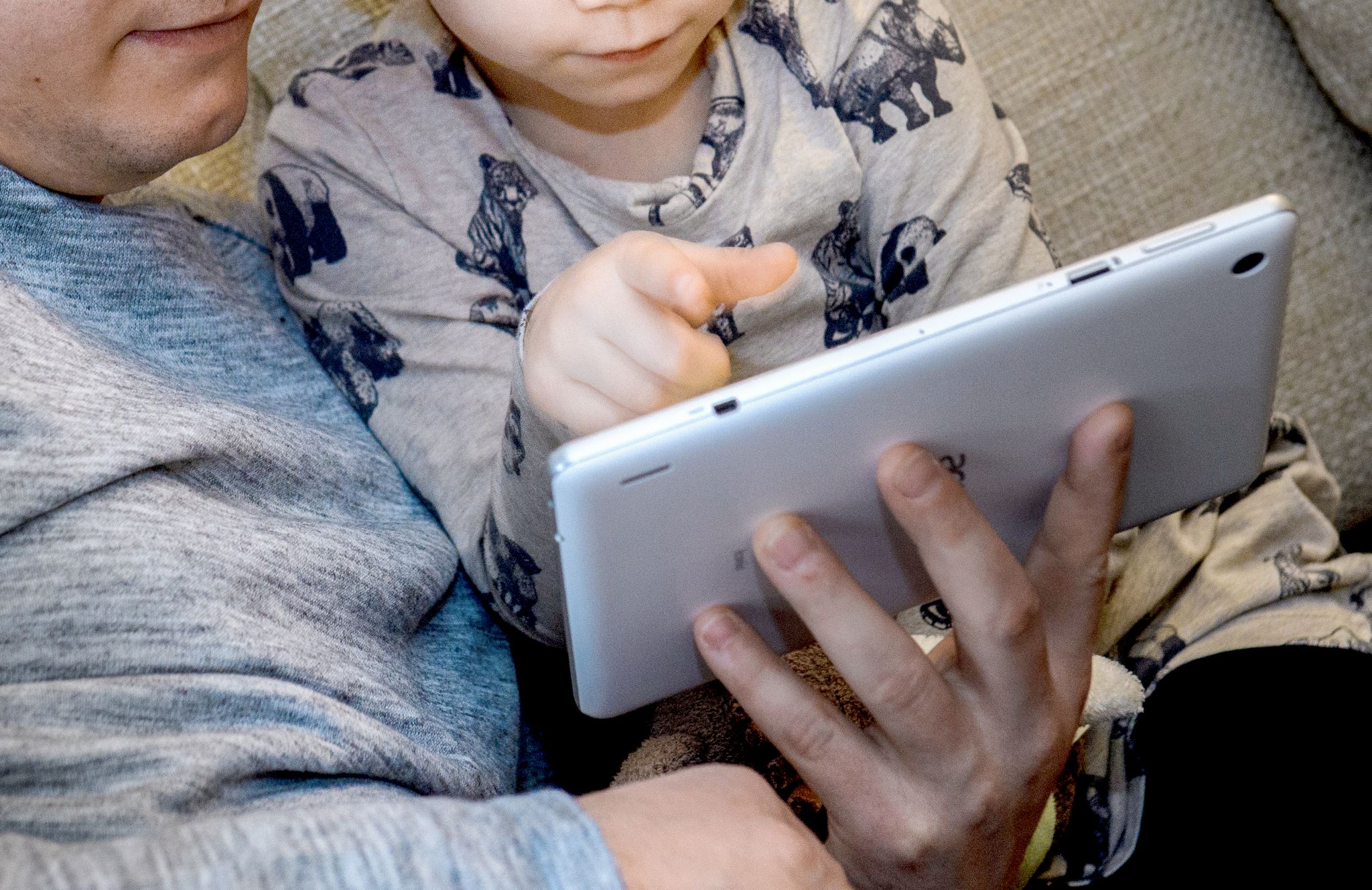 Las apps para niños deben ser controladas por los padres (Foto: Hans-Jürgen Wiedl/dpa)
