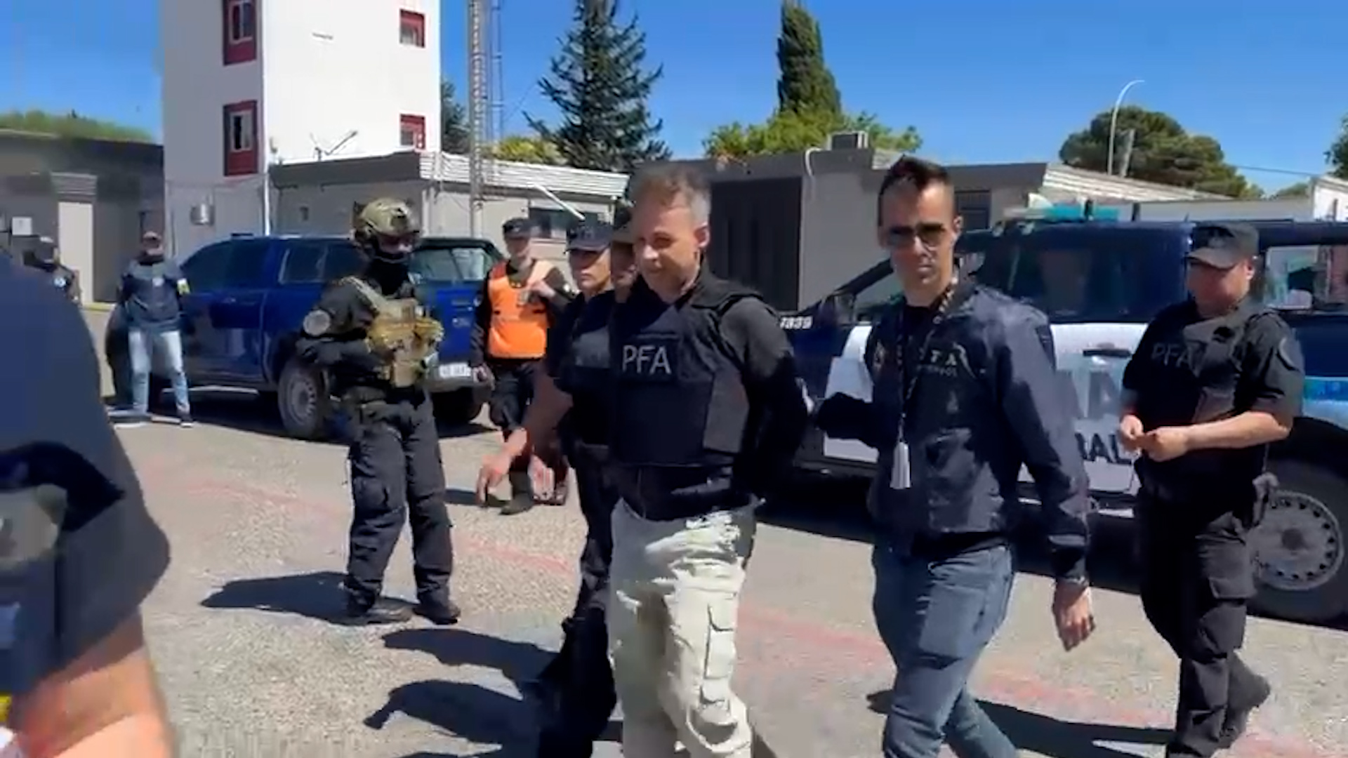 El bar porteño que fue despacho de un vicepresidente y al que los clientes ruegan entrar a tomar café aunque esté cerrado