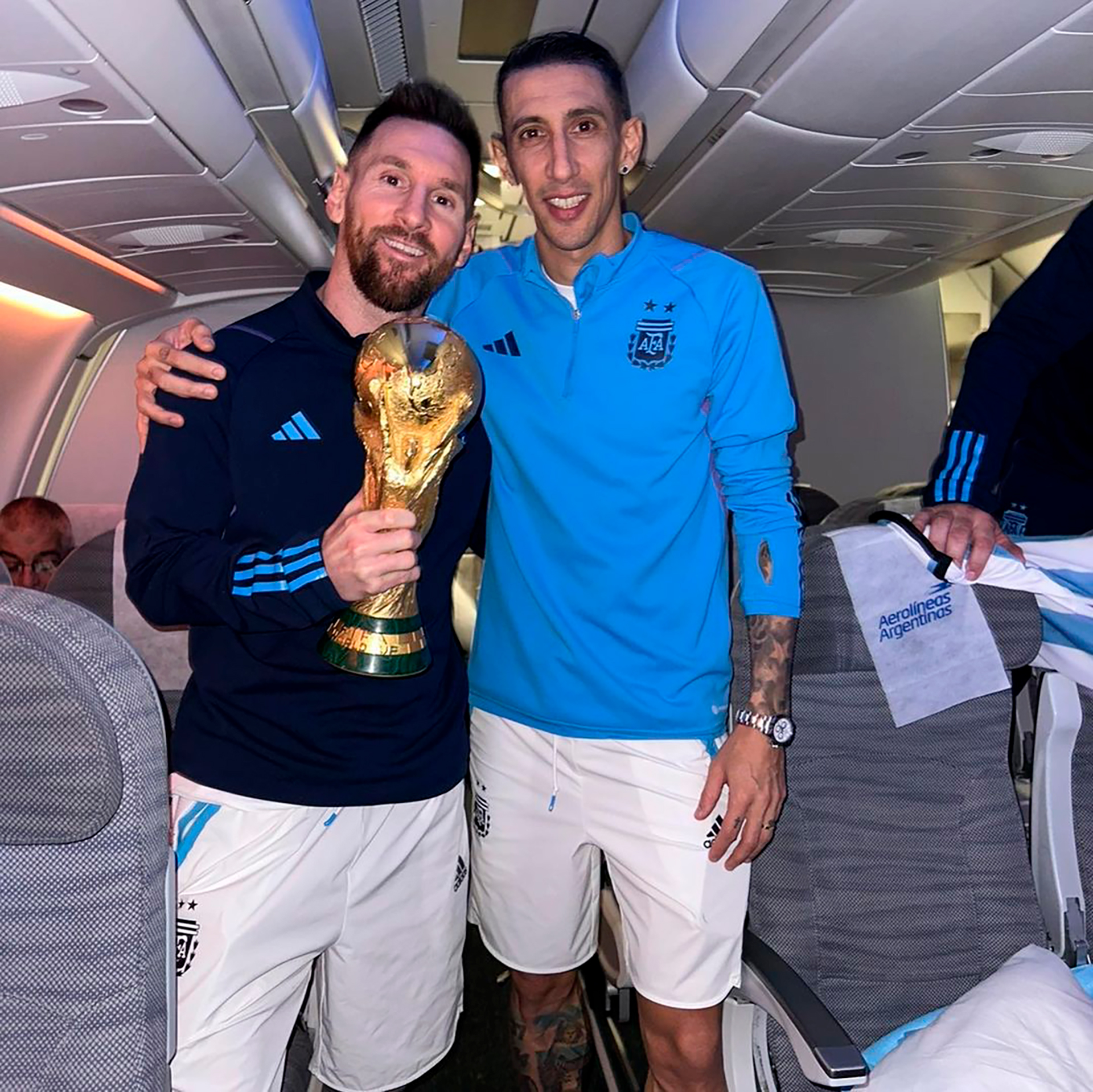 Messi Compartió Un álbum íntimo Con La Copa Del Mundo La Foto Con El Integrante Más Querido De