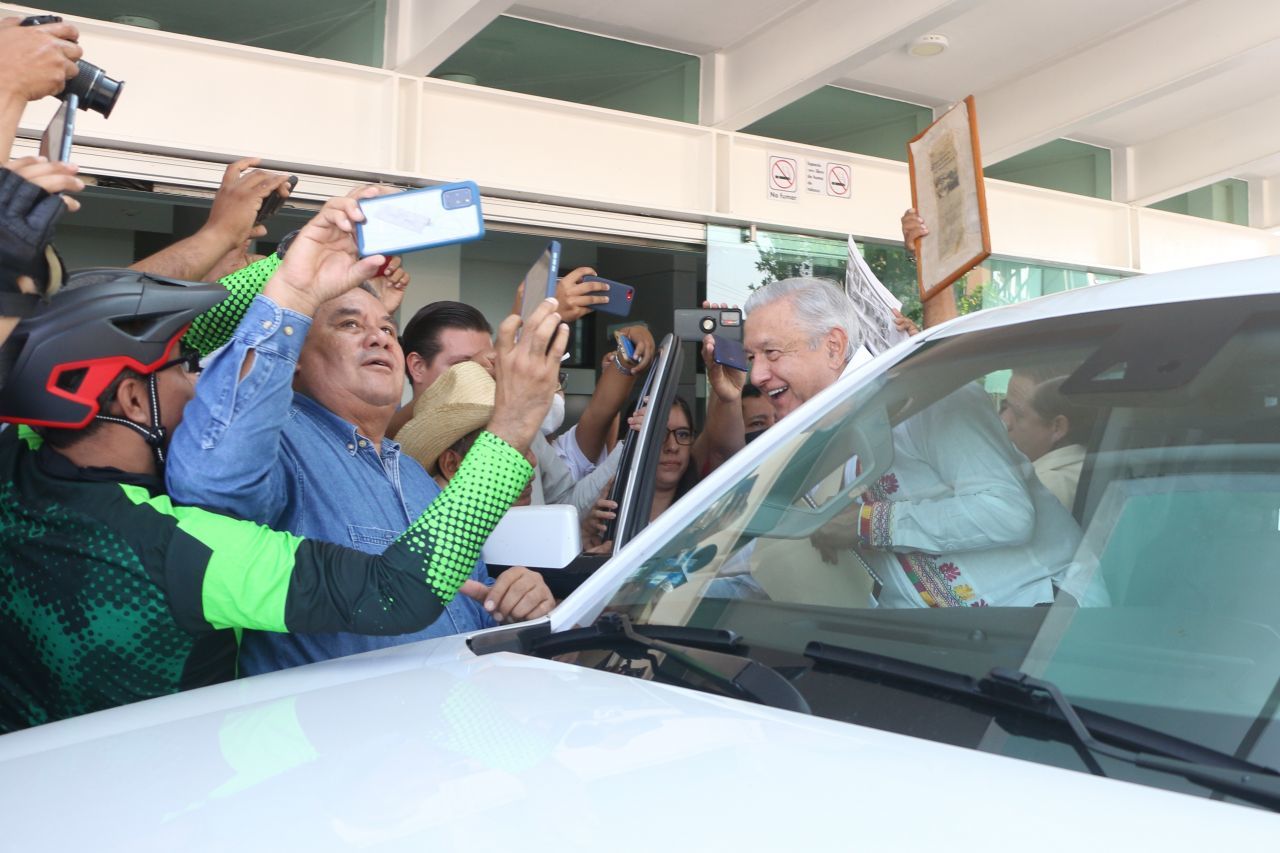 Andrés Manuel López Obrador durante las elecciones regiones 2022