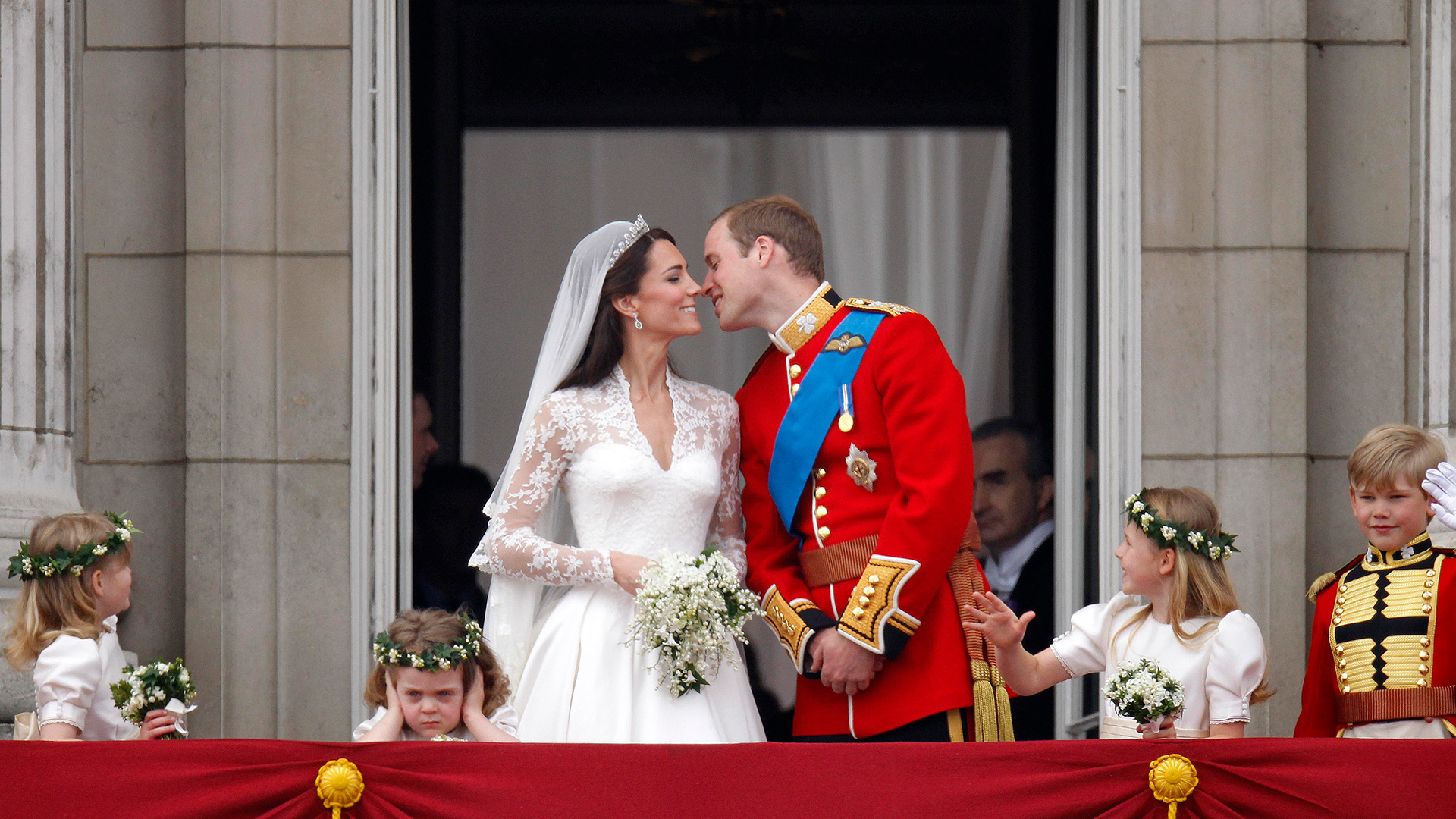 El príncipe Harry dice en "Spare: En la sombra" que la boda de Kate y William, hoy príncipes de Gales, marcó "un desgarro" en la relación entre los hermanos. (Andy Hooper/ANL/Shutterstock)