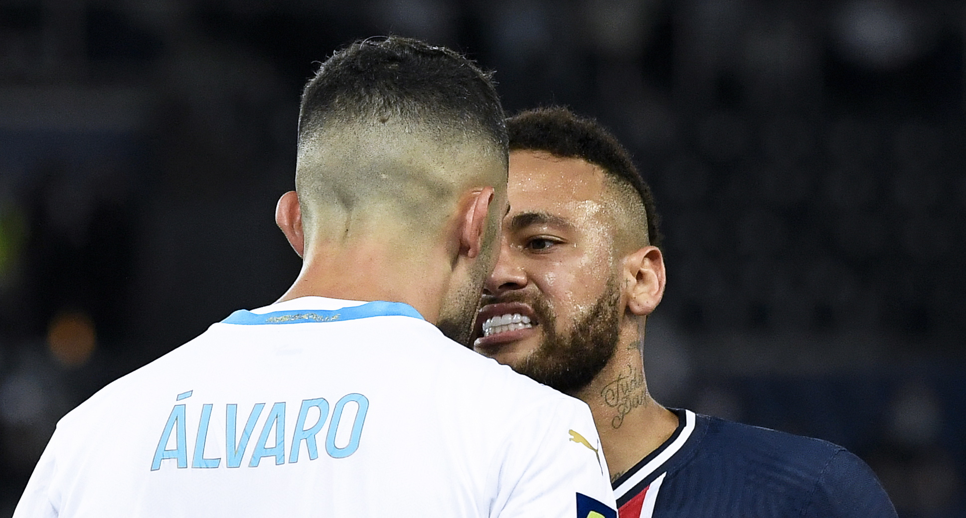 Feroz discusión en redes entre Neymar y Álvaro González tras su escandaloso cruce: “Mis padres me enseñaron a sacar la basura”