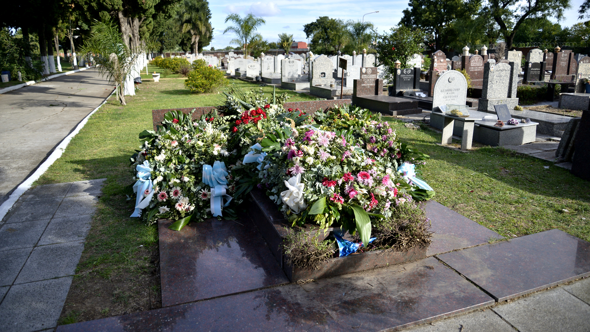 Menem fue sepultado esta tarde en La Tablada