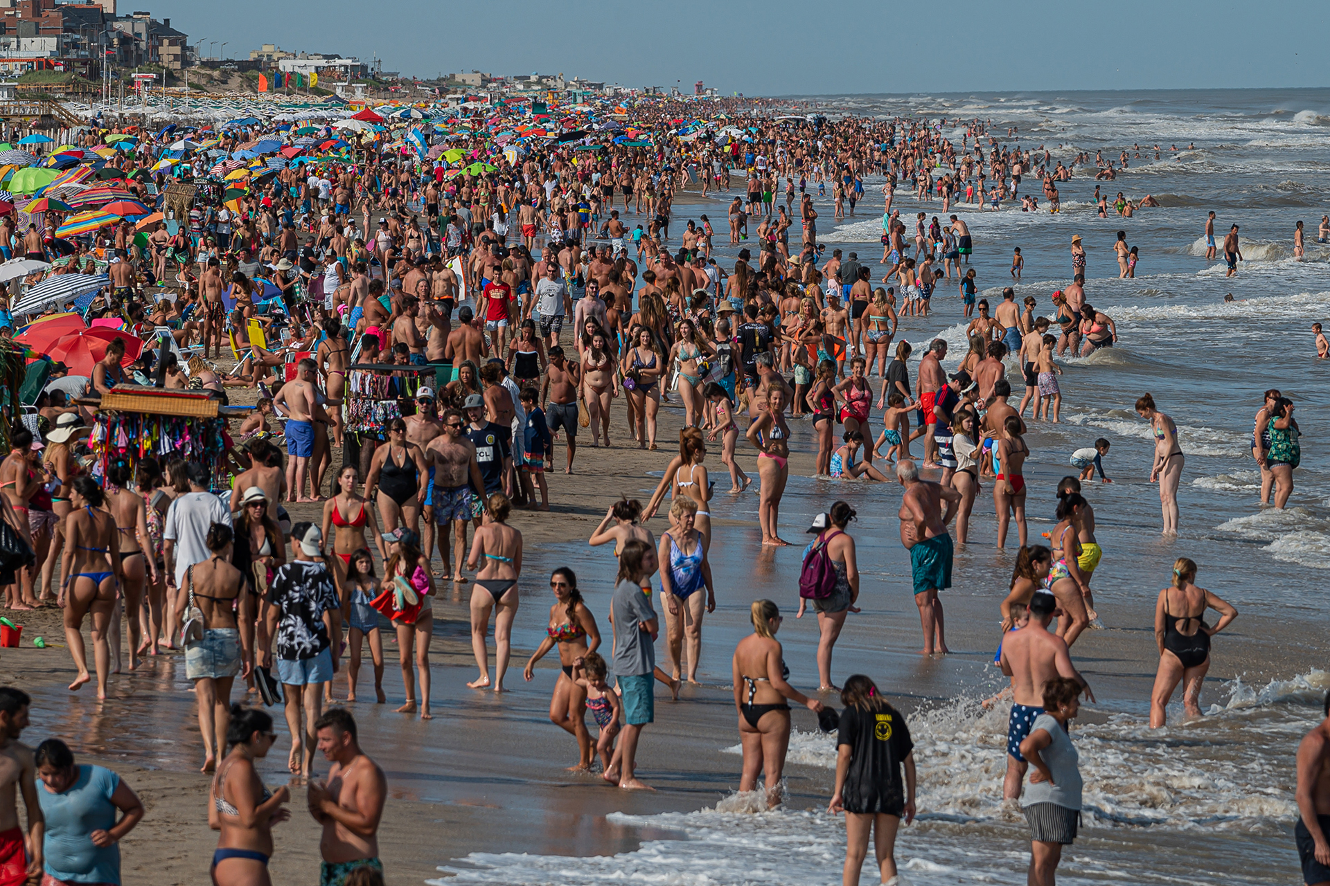Los protocolos buscan evitar las aglomeraciones en las playas (Diego Medina)