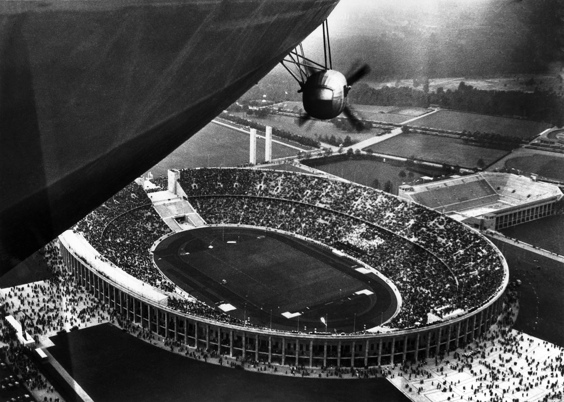 El día que las llamas iluminaron el cielo: el incendio voraz del dirigible alemán Hinderburg que dejó 36 muertos